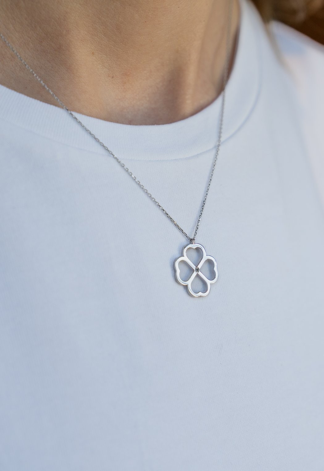 14K Altın 0.01ct Pırlantalı Kalp Yonca Kolye