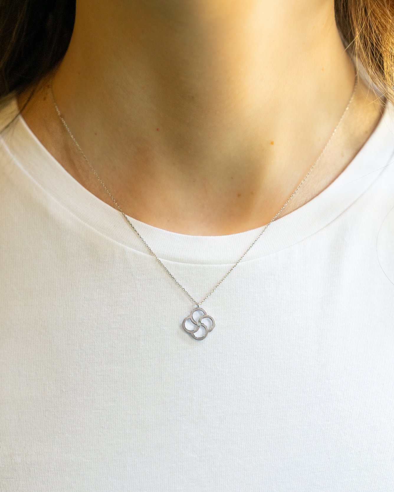 14K Altın 0.01ct Pırlantalı Yonca Kolye