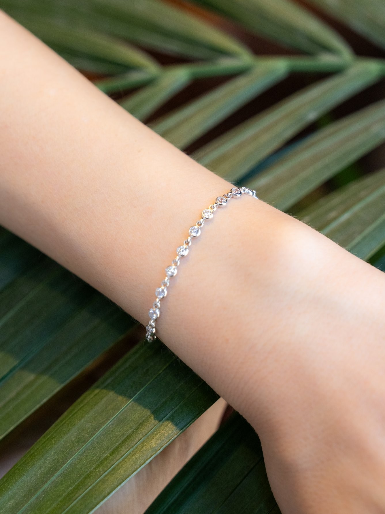 Sonsuzluğun Işıltısı: G&A Jewels 925 Ayar Gümüş Zirkon Taşlı Yuvarlak Model Bileklik - Rodaj (Rhodium)