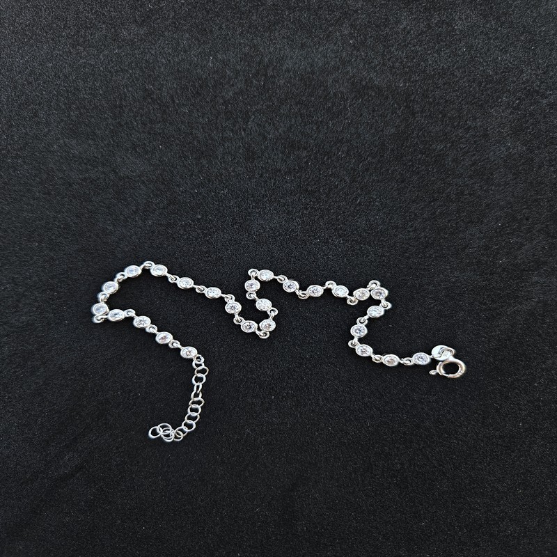 Sonsuzluğun Işıltısı: G&A Jewels 925 Ayar Gümüş Zirkon Taşlı Yuvarlak Model Bileklik