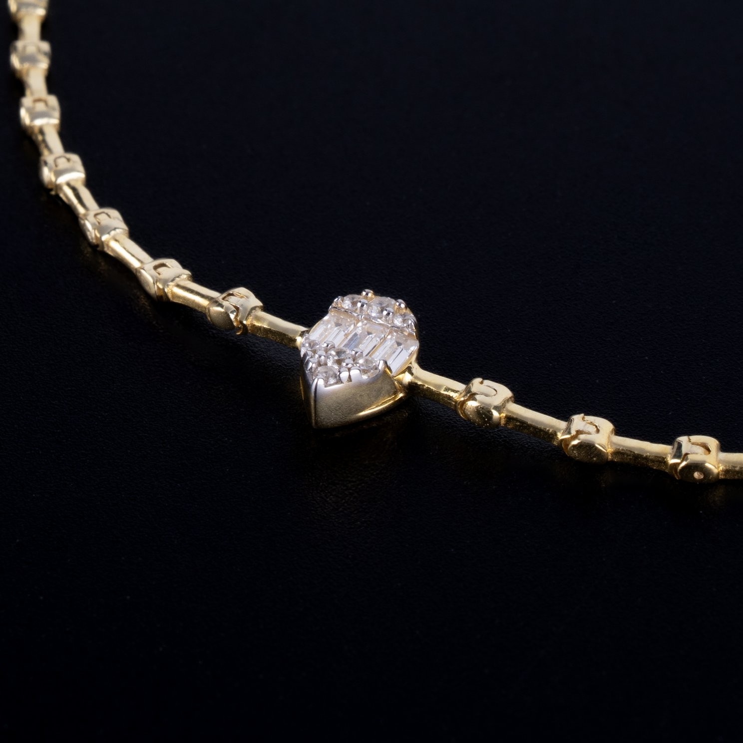 İnceliğin Damlası: G&A Jewels 925 Ayar Gümüş Damla Motifli Baget Taşlı Bileklik