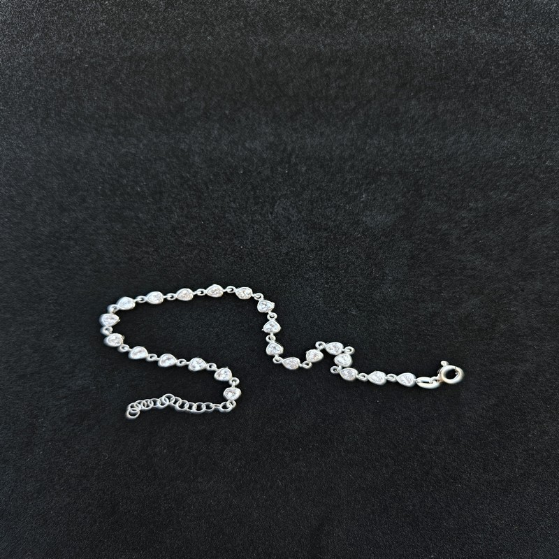 Sevginin Zarafeti: G&A Jewels 925 Ayar Gümüş Zirkon Taşlı Kalp Formlu Bileklik