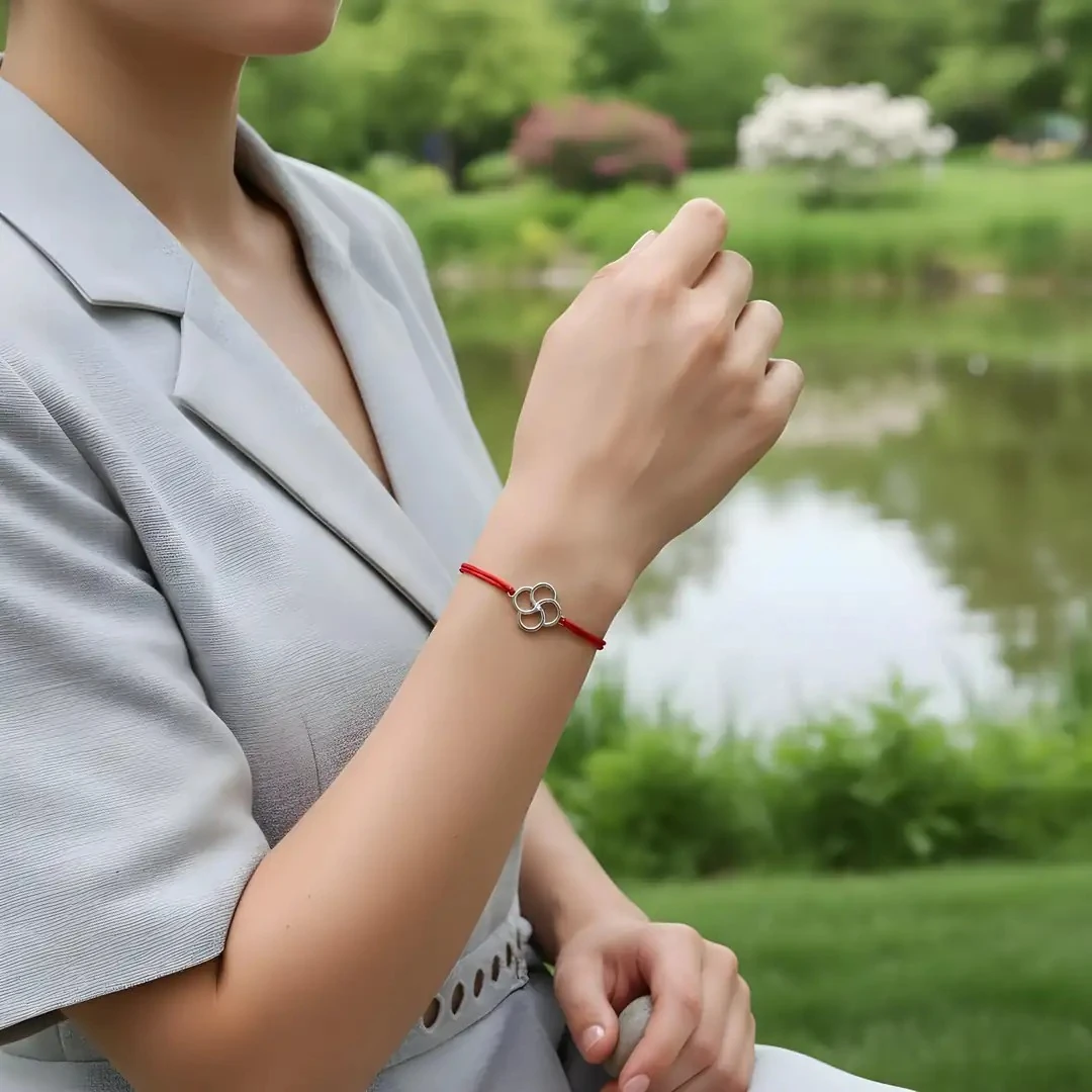 925 Ayar Gümüş 0.01ct Pırlanta Taşlı Yonca Kırmızı İpli Bileklik