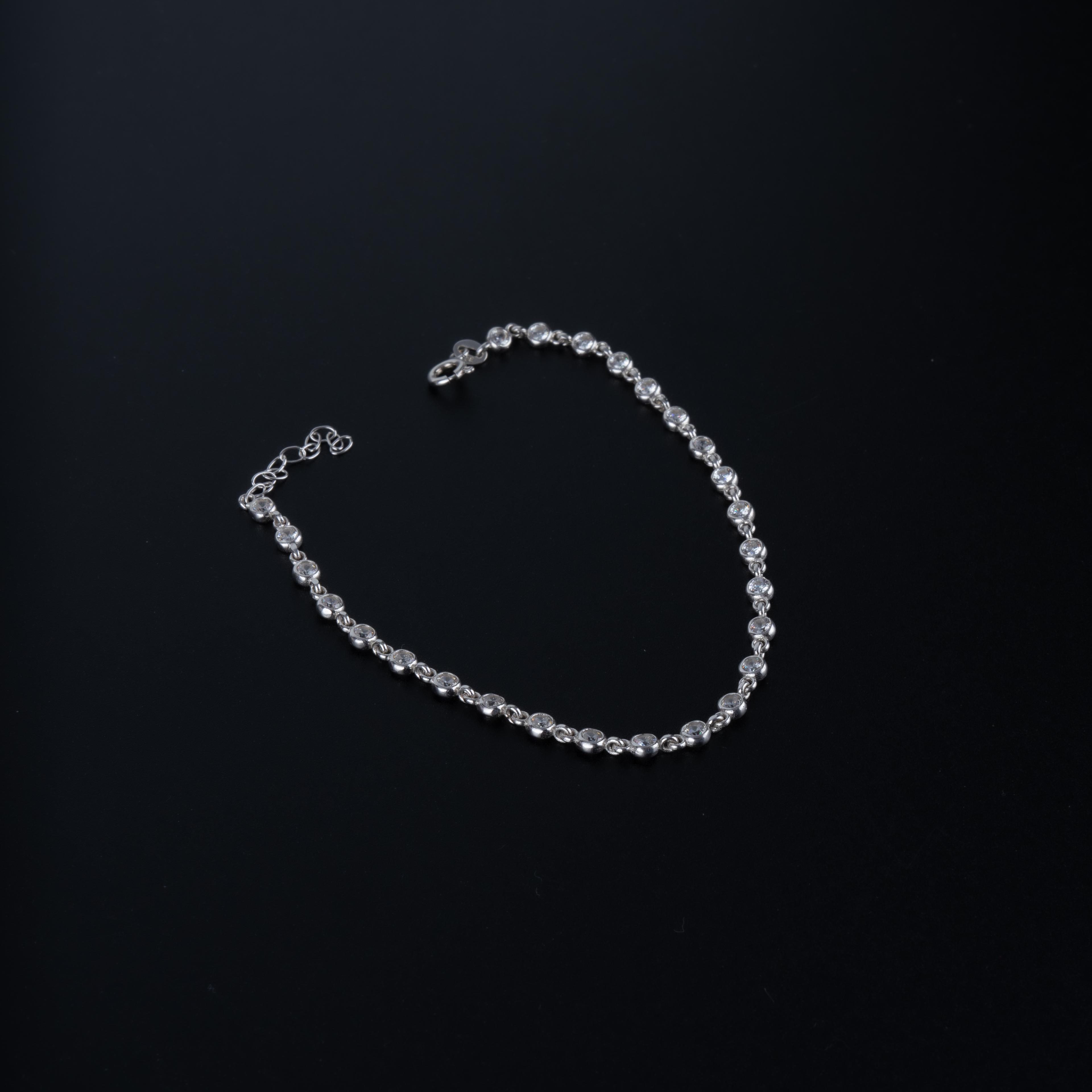 Sonsuzluğun Işıltısı: G&A Jewels 925 Ayar Gümüş Zirkon Taşlı Yuvarlak Model Bileklik