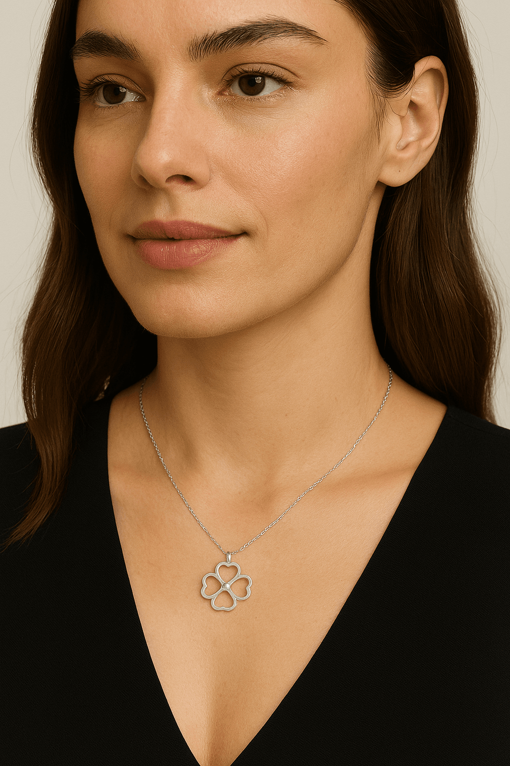14K Altın 0.01ct Pırlantalı Kalp Yonca Kolye