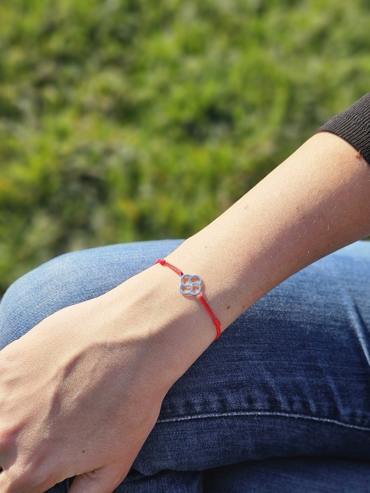 14K Altın 0.01ct Pırlantalı Yonca Kırmızı İpli Bileklik