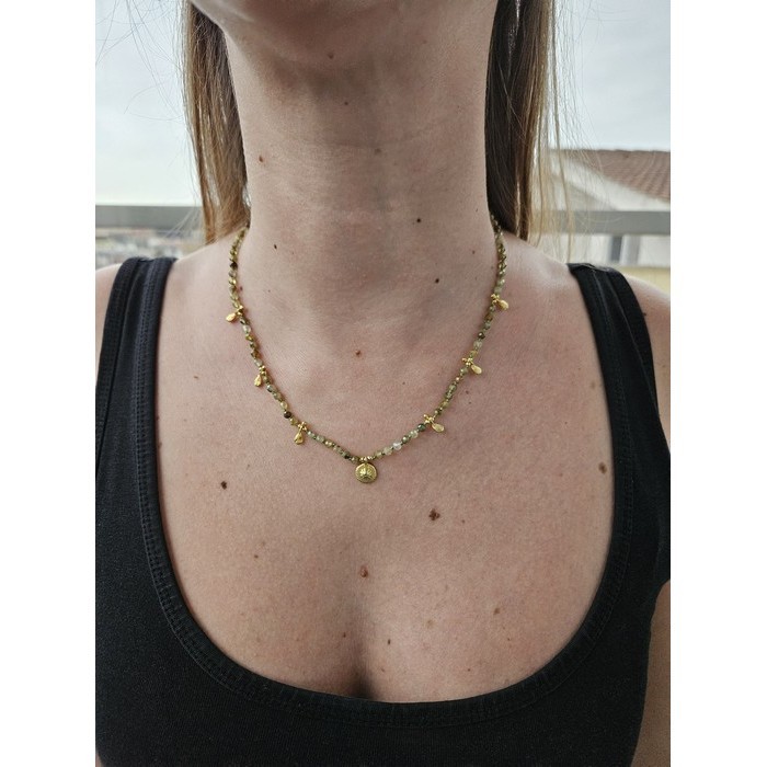 Doğal Yeşil Garnet Boncuklu Kolye - 925 Ayar Gümüş & Altın Kaplama Charm'lı - Kadınlar İçin Doğal Taş Takı, Zarif Hediye