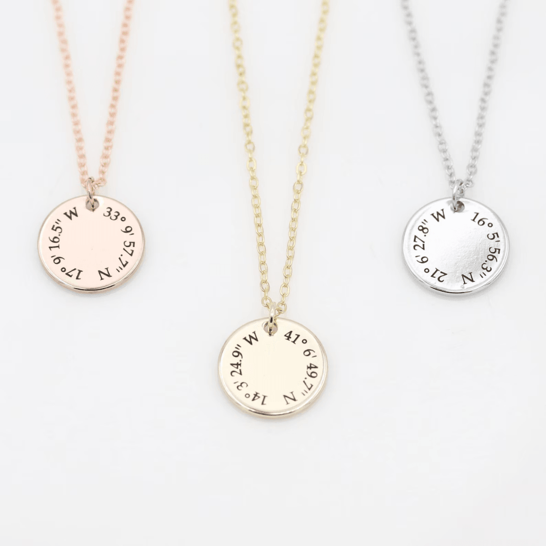 Özel Konum Kolyesi – Kişiye Özel Koordinatlar (Buluşma, Evlilik, Anı Mekanı) – Minimalist Gümüş / Altın / Rose Gold Kolye