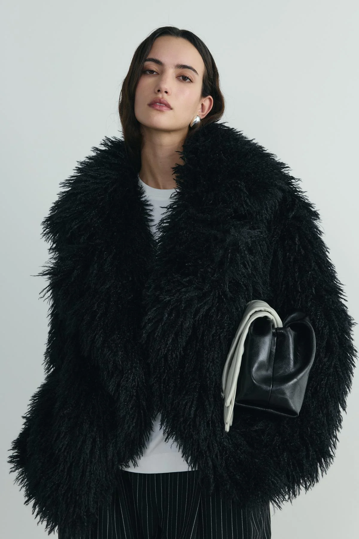 Siyah Core Geniş Yakalı Kürk Ceket