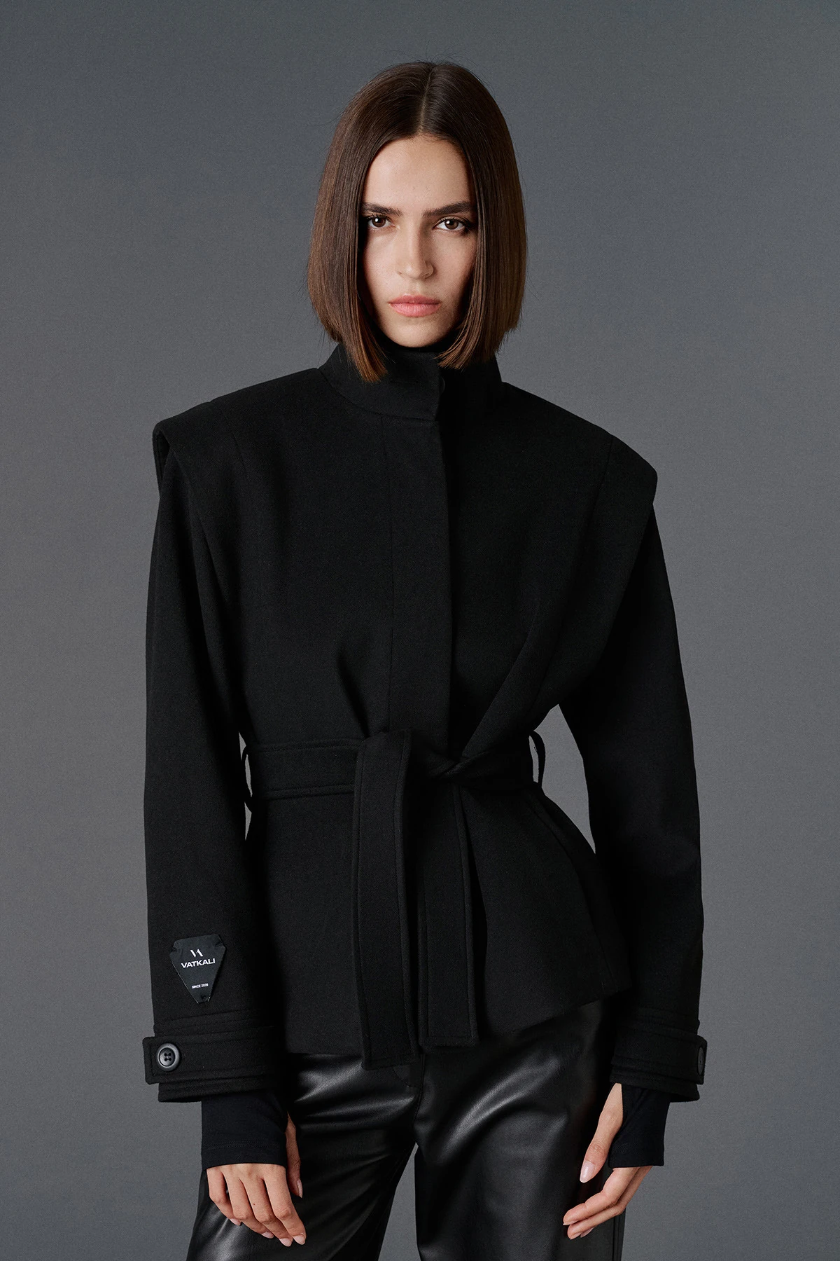 Kuşaklı kısa kaşe kaban