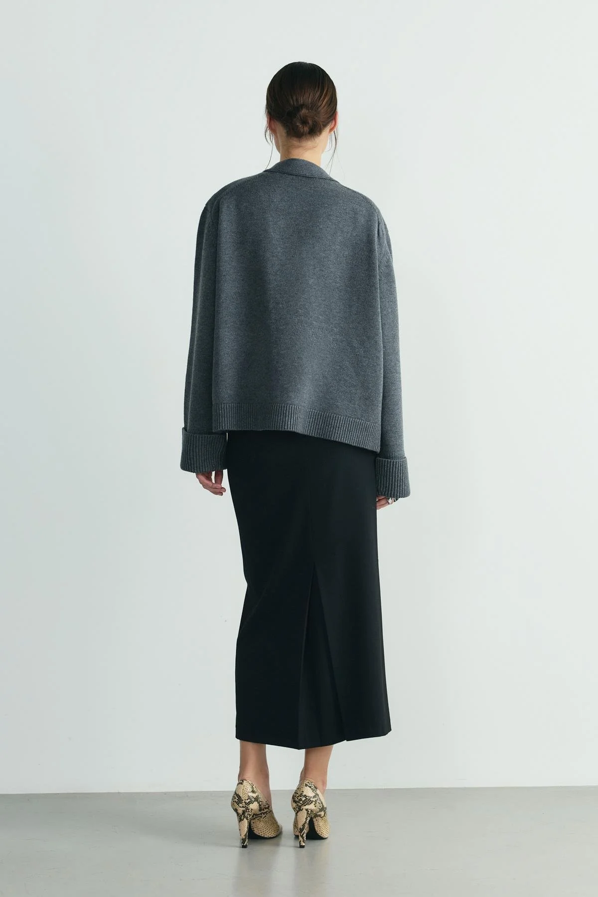 Gri Ura Triko Düğmeli Hırka