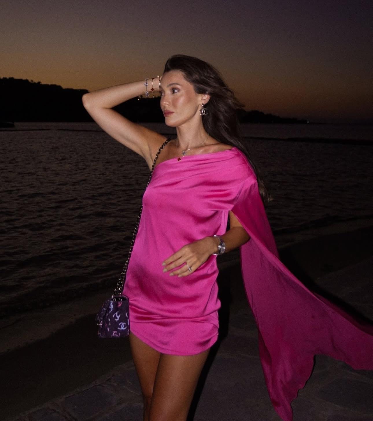 ONE SHOULDER FUSCHIA ASYMMETRIC DRAPE DETILED MINI DRESS