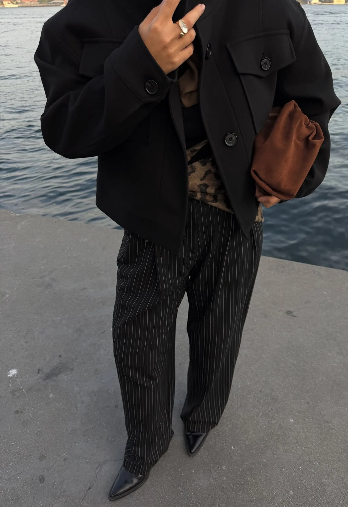 Siyah Lina Pileli Çizgili Pantolon