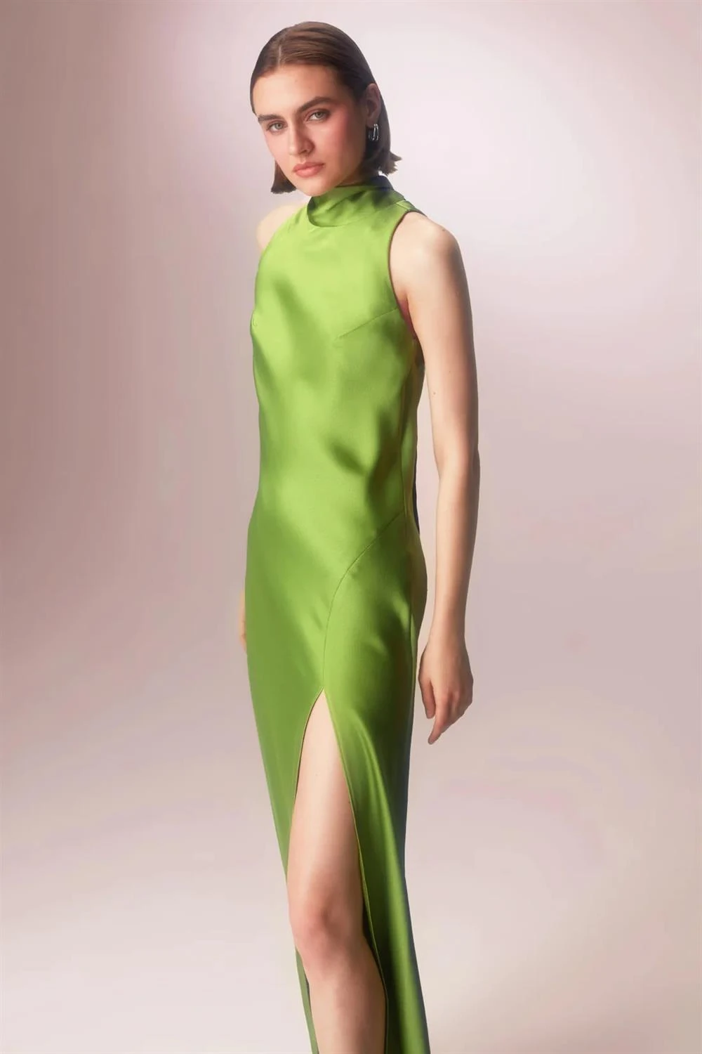 HALTER YAKA YIRTMAÇLI UZUN SATEN ELBİSE YEŞİL