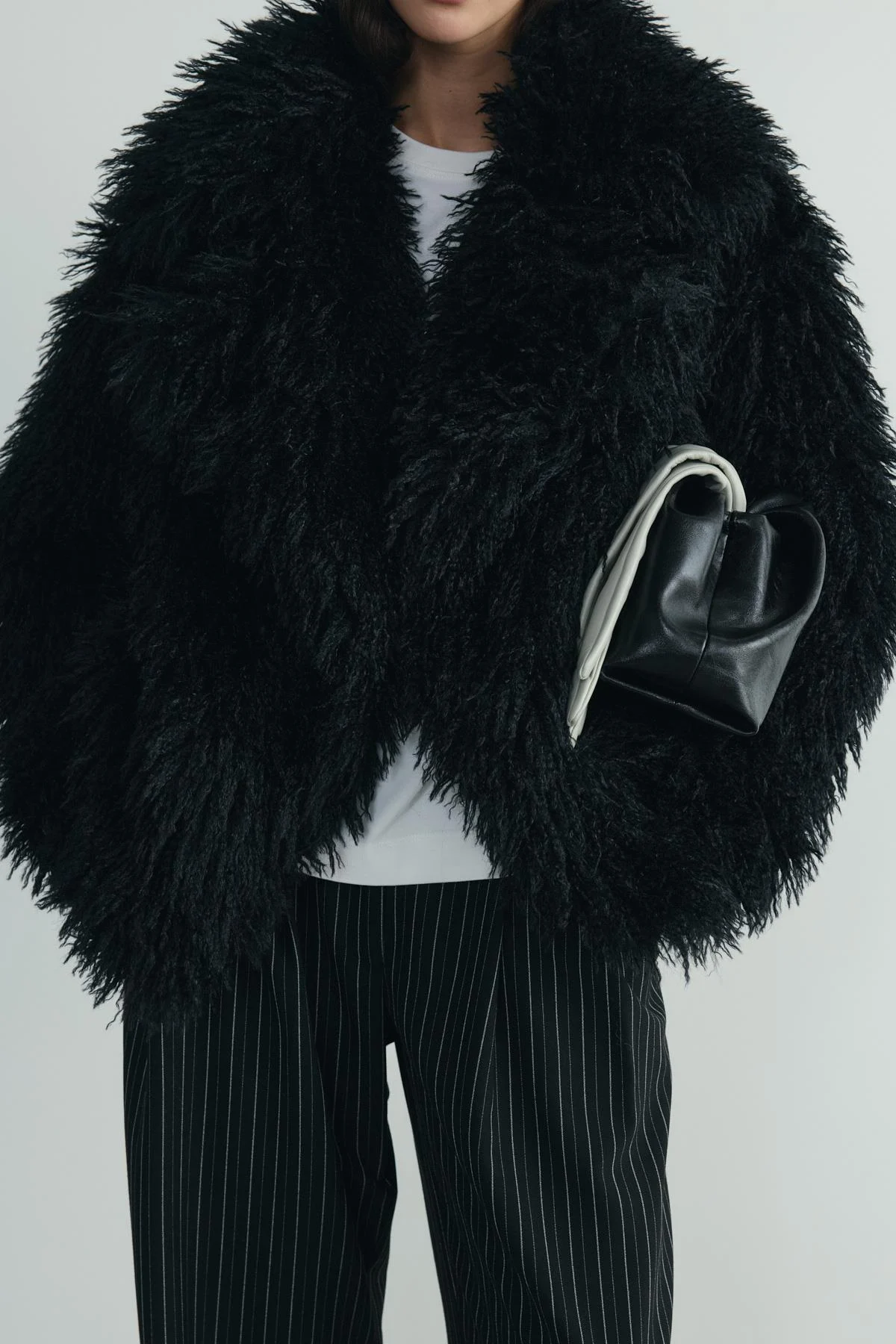 Siyah Core Geniş Yakalı Kürk Ceket