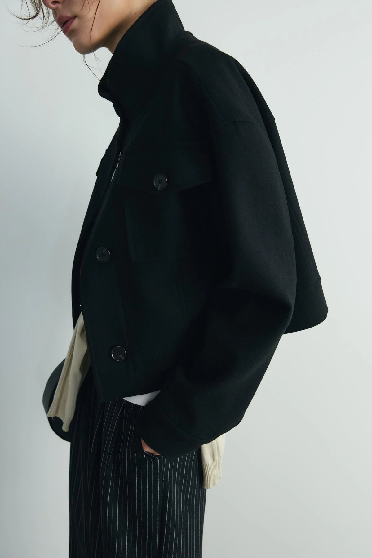 Siyah İris Düğmeli Kaşe Crop Ceket