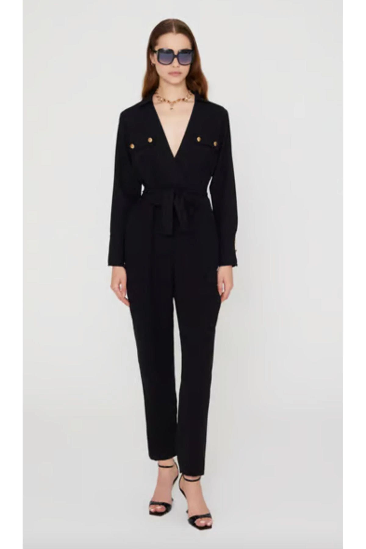 Siyah Düğme Detaylı Tulum