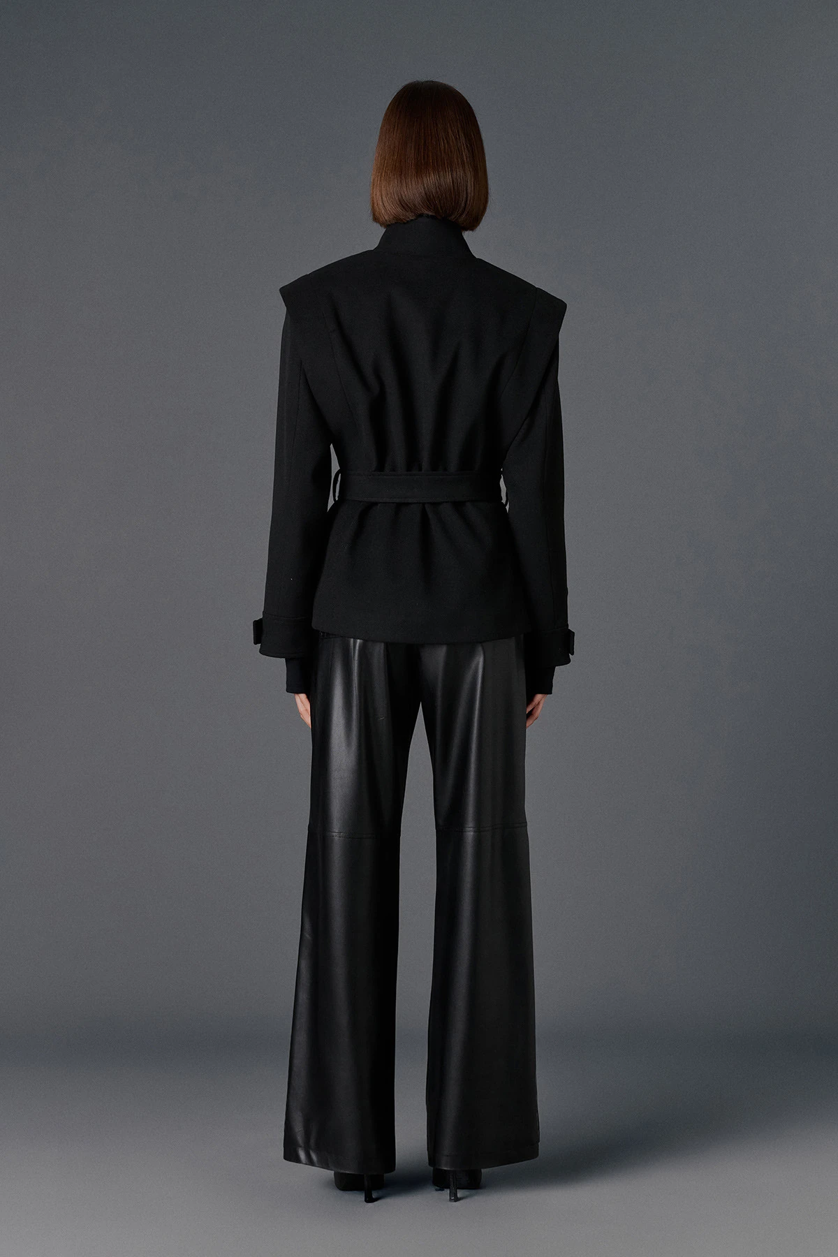 Kuşaklı kısa kaşe kaban