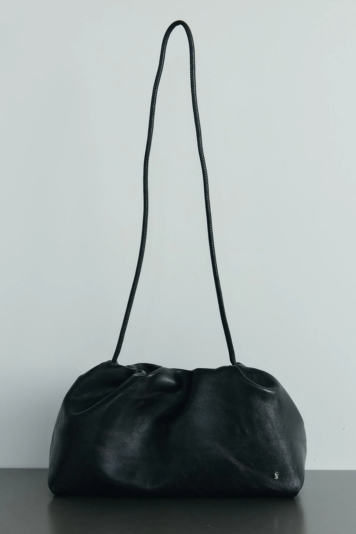 Siyah Cove Deri Büzgülü El Çantası