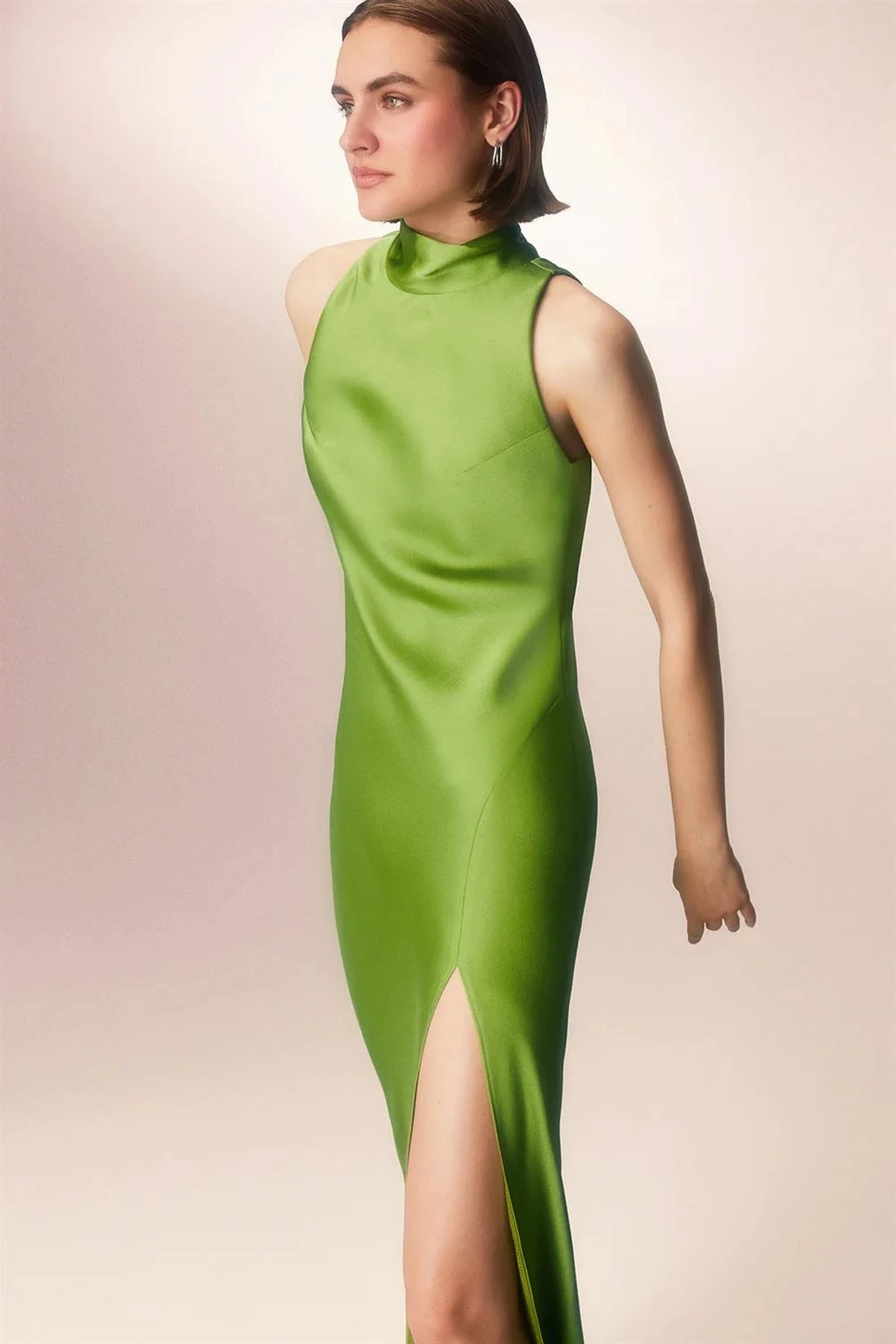 HALTER YAKA YIRTMAÇLI UZUN SATEN ELBİSE YEŞİL