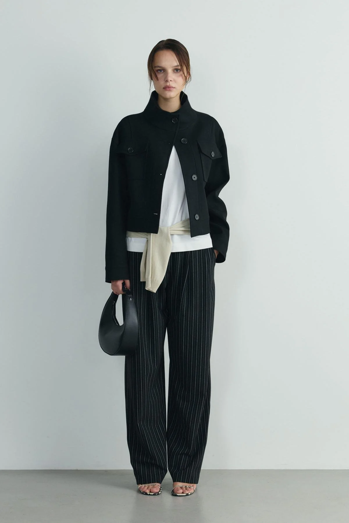 Siyah İris Düğmeli Kaşe Crop Ceket