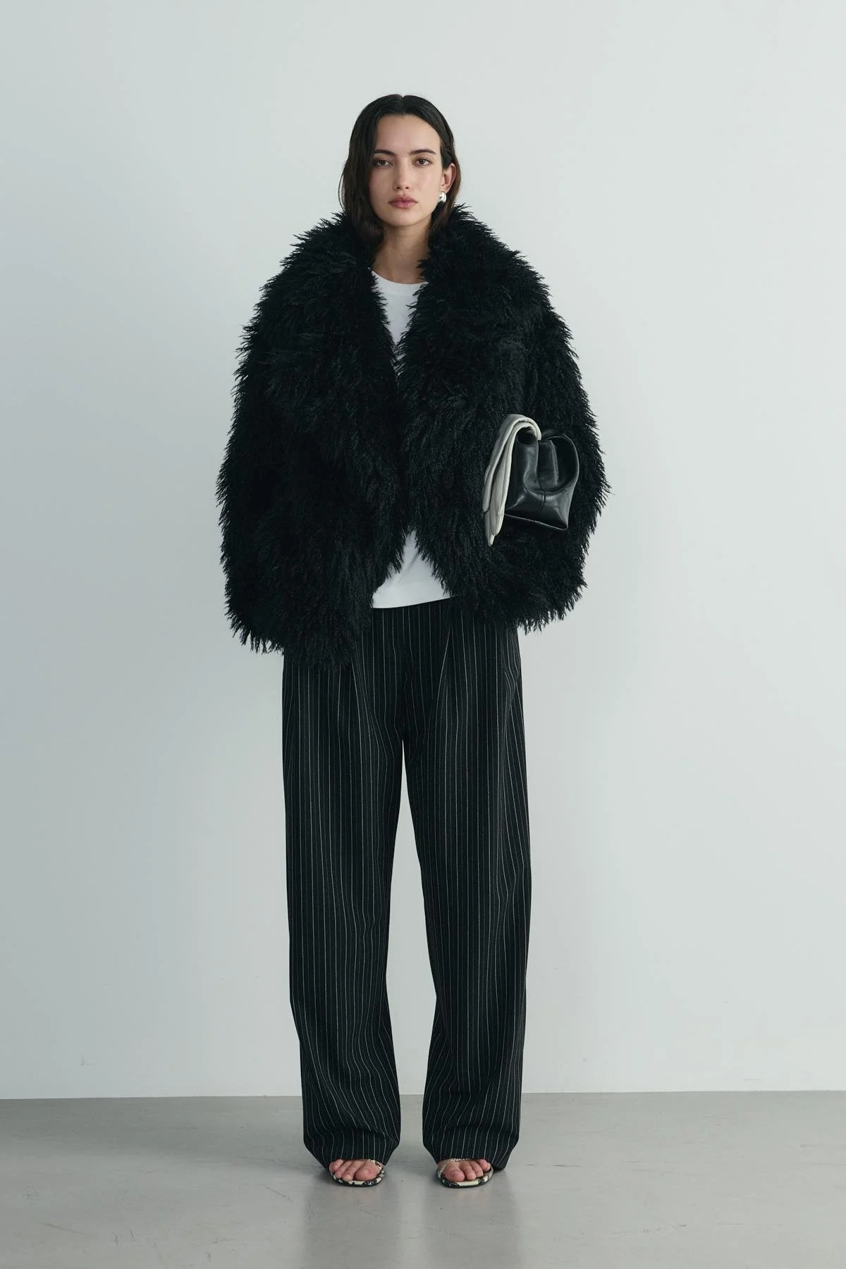 Siyah Core Geniş Yakalı Kürk Ceket