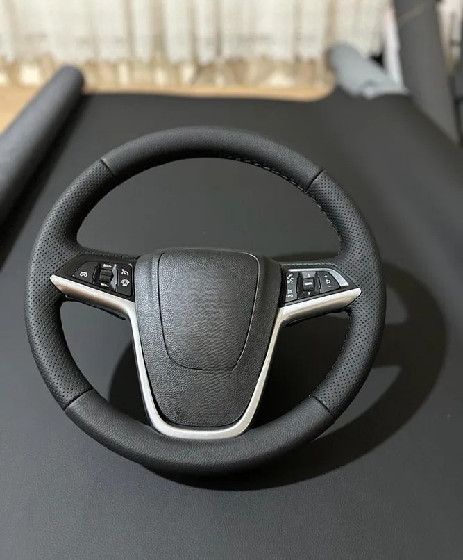 Opel Astra J Araca Özel Direksiyon Kılıfı(PLASTİK DERİSİZ DİREKSİYON)Spor Model