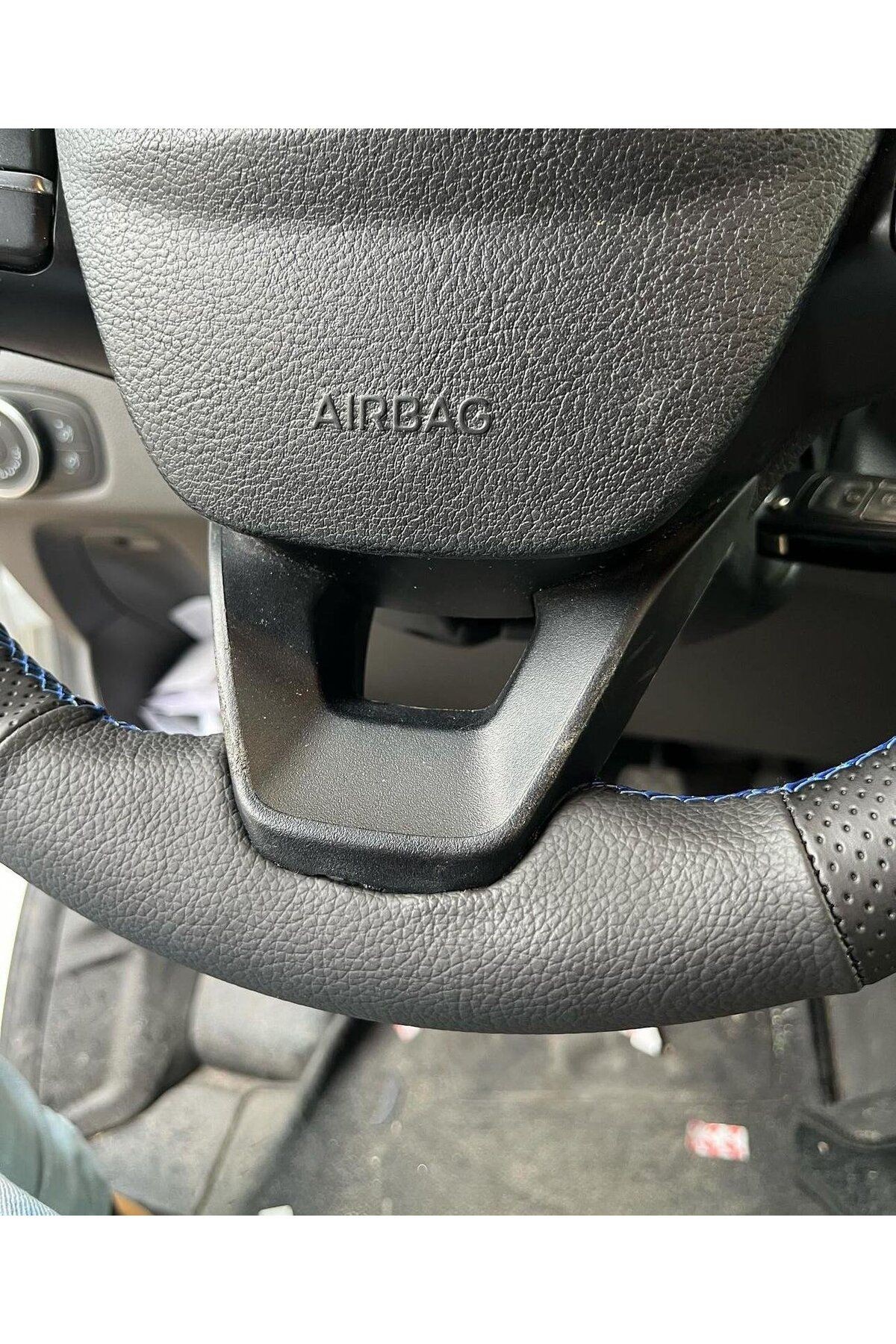 FORD FOCUS 4 ARACA ÖZEL DİKMELİ DİREKSİYON KILIFI(MAVİ İPLİ)