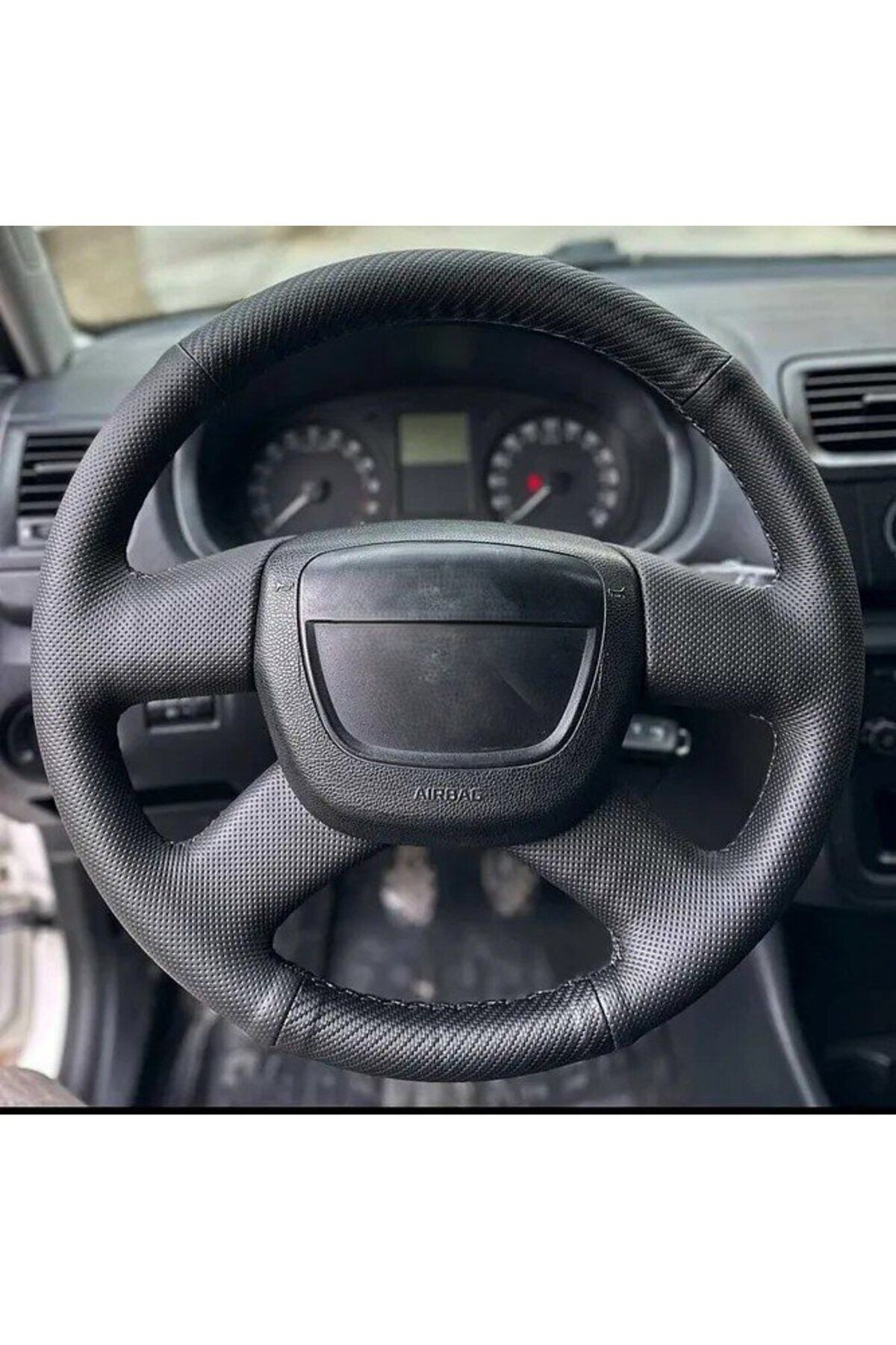 SKODA SÜPER B ARACA ÖZEL DİKMELİ DİREKSİYON KILIFI