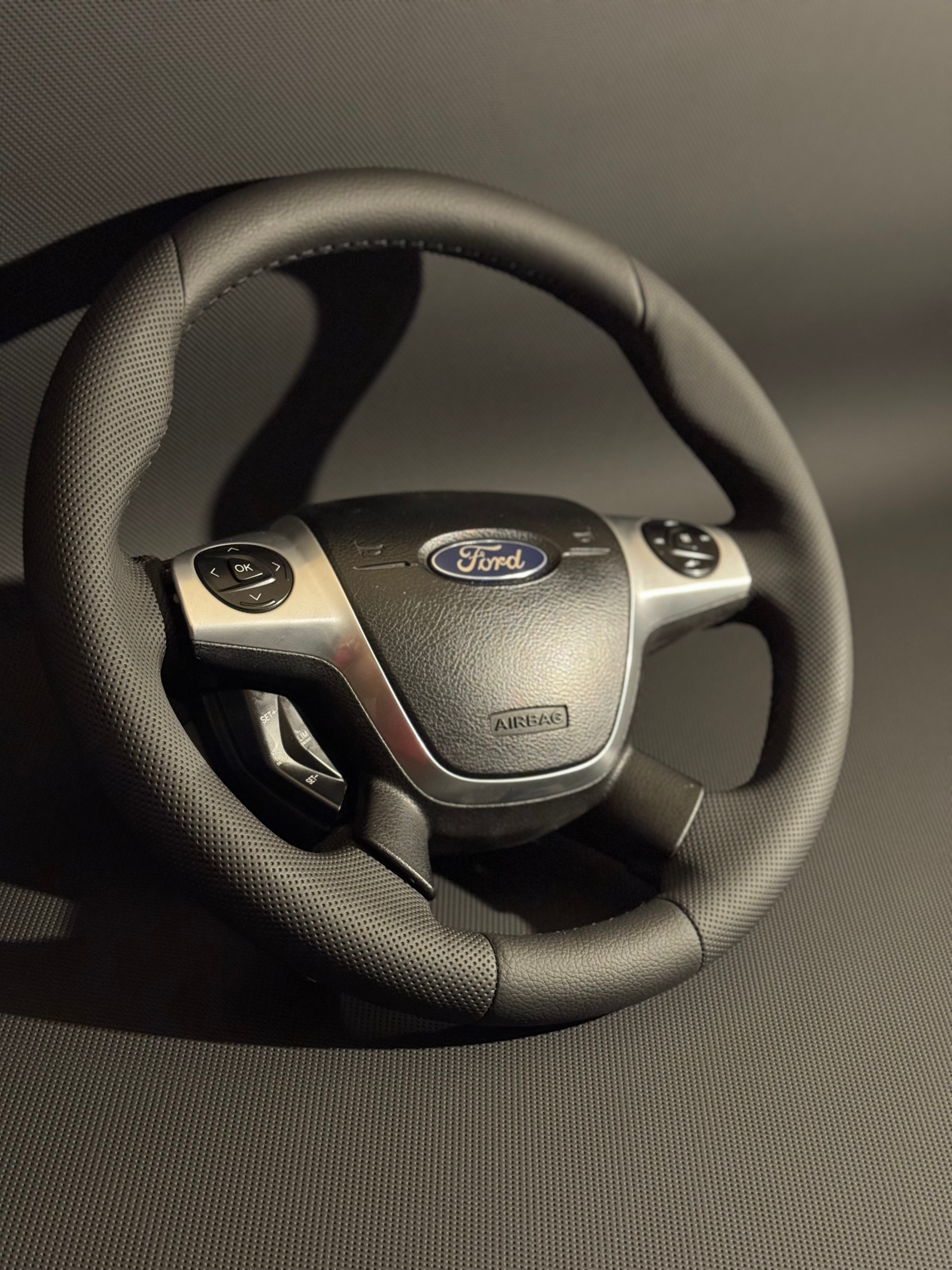 Ford Focus3 Trend Araca Uyumlu Dikmeli Direksiyon Kılıfı 