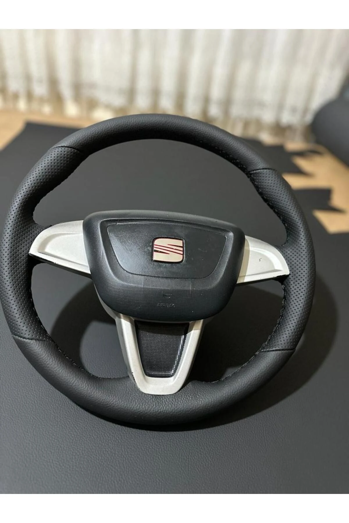 SEAT İBİZA 2013-2019 UYUMLU ARACA ÖZEL DİREKSİYON KILIFI