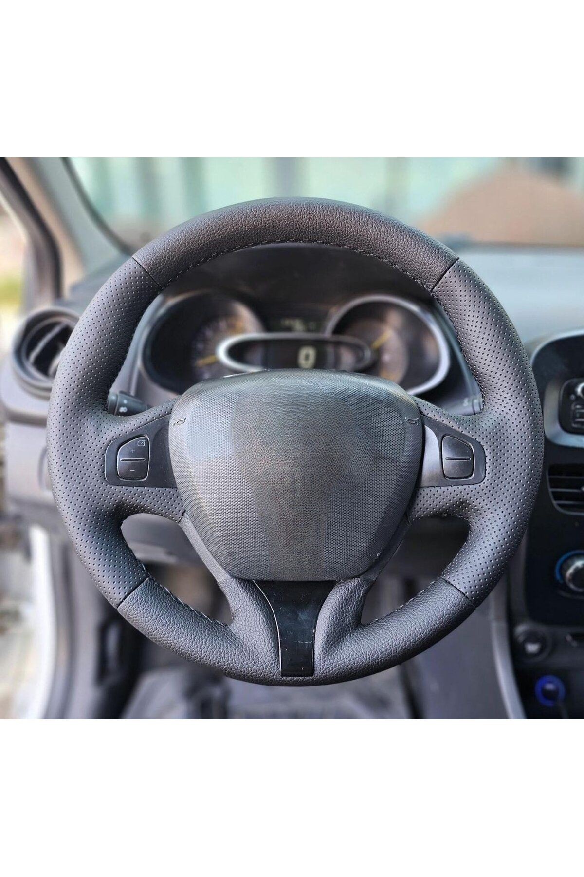 Renault Clio4 Faz1 2014-2017 ARACA ÖZEL DİKMELİ DİREKSİYON KILIFI (MAKYAJLI KASALAR HARİÇ)