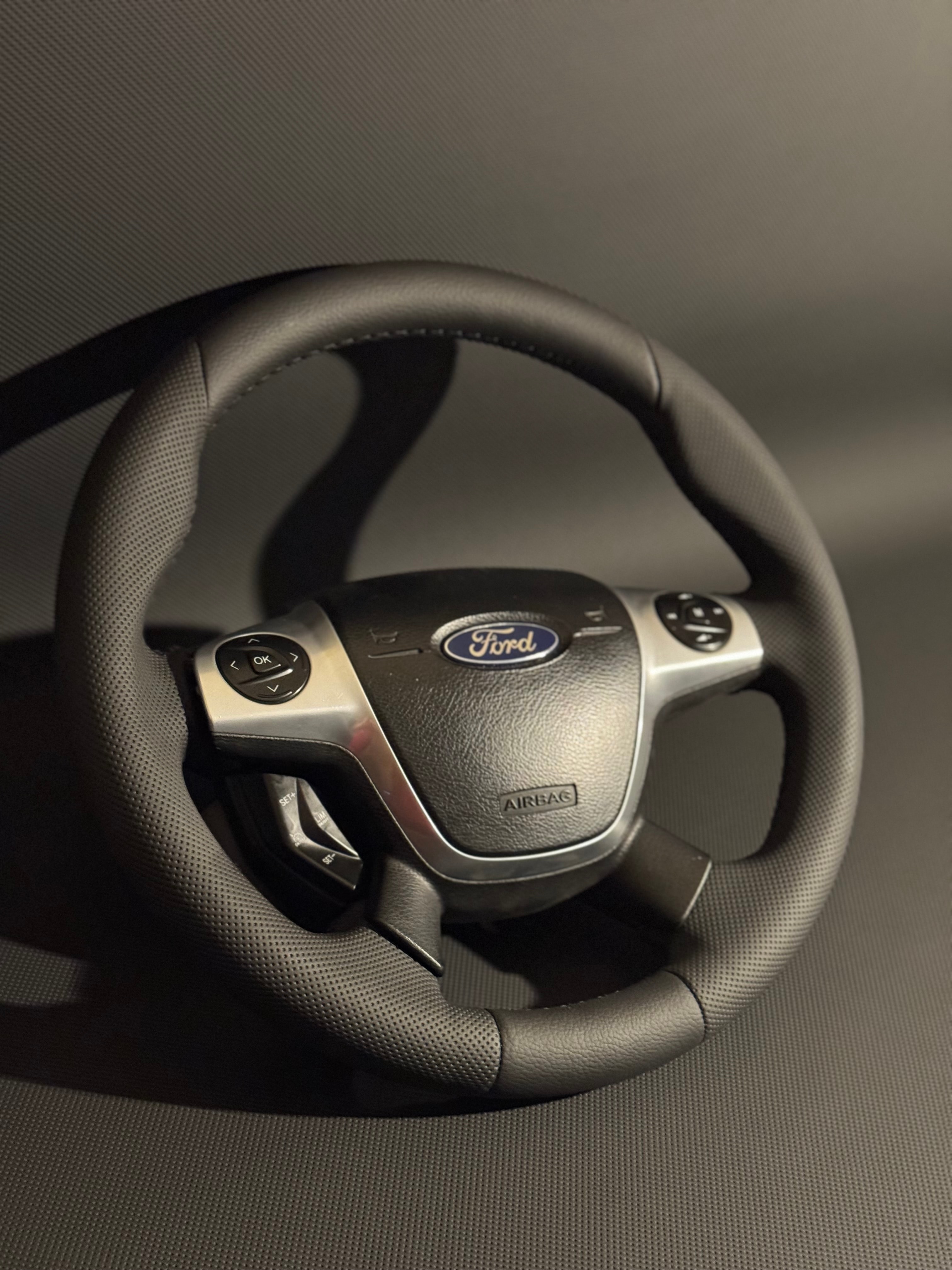 Ford Focus3 Trend Araca Uyumlu Dikmeli Direksiyon Kılıfı 