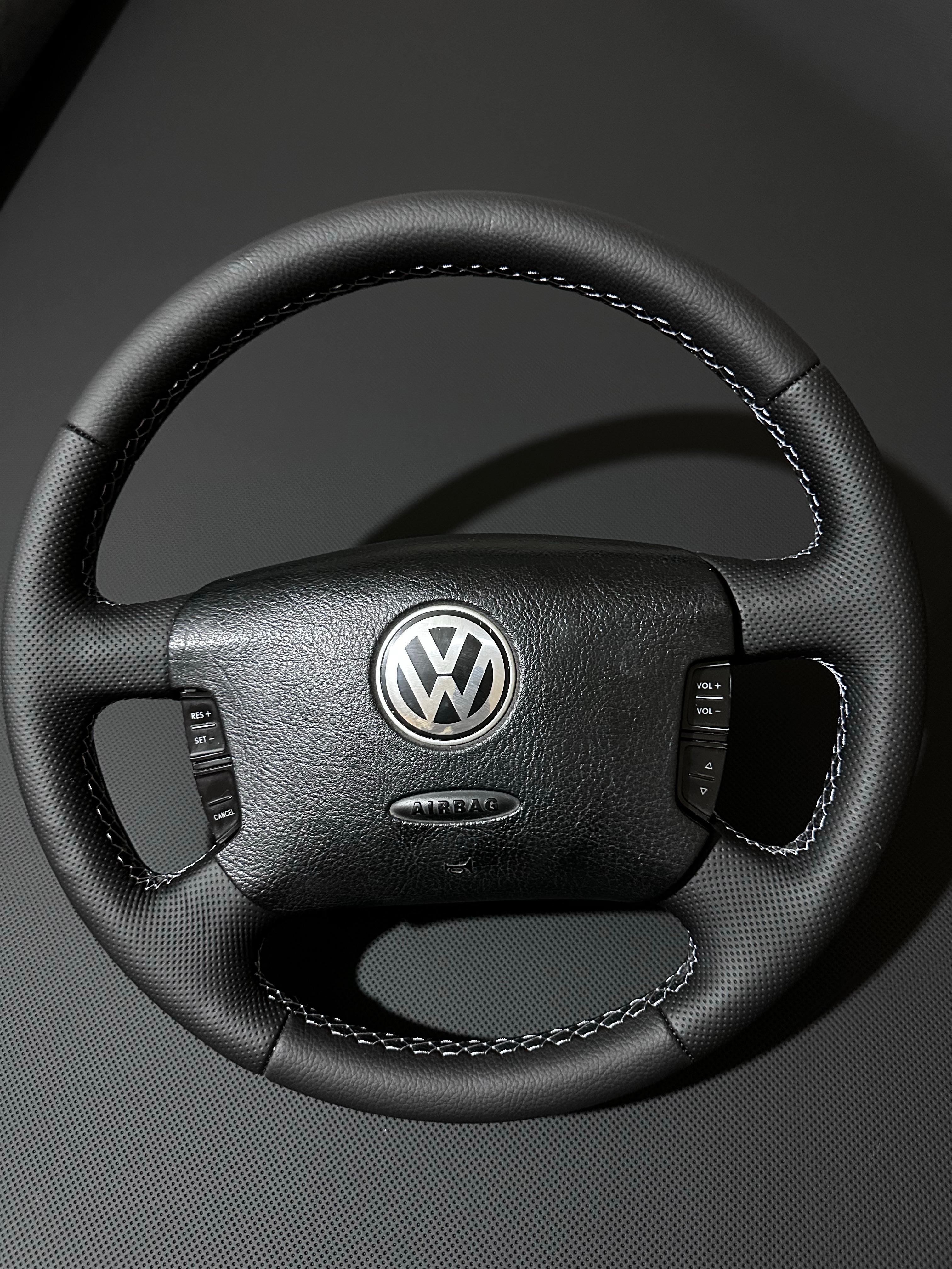 Volkswagen Passat B5,5 Araca özel Dikmeli Direksiyon Kılıfı 