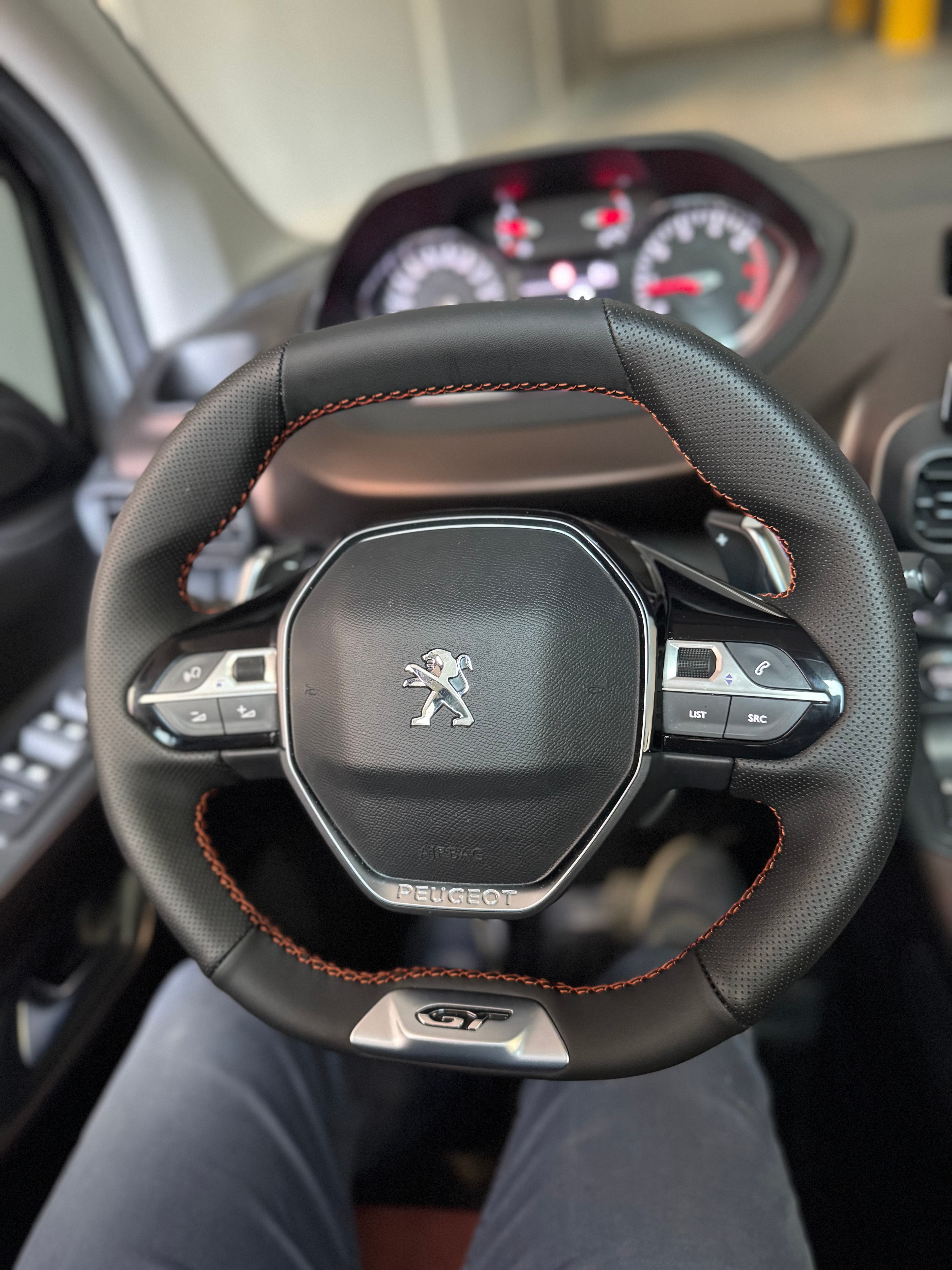 Peugeot Rifter GT Araca Özel Dikmeli Direksiyon Kılıfı 