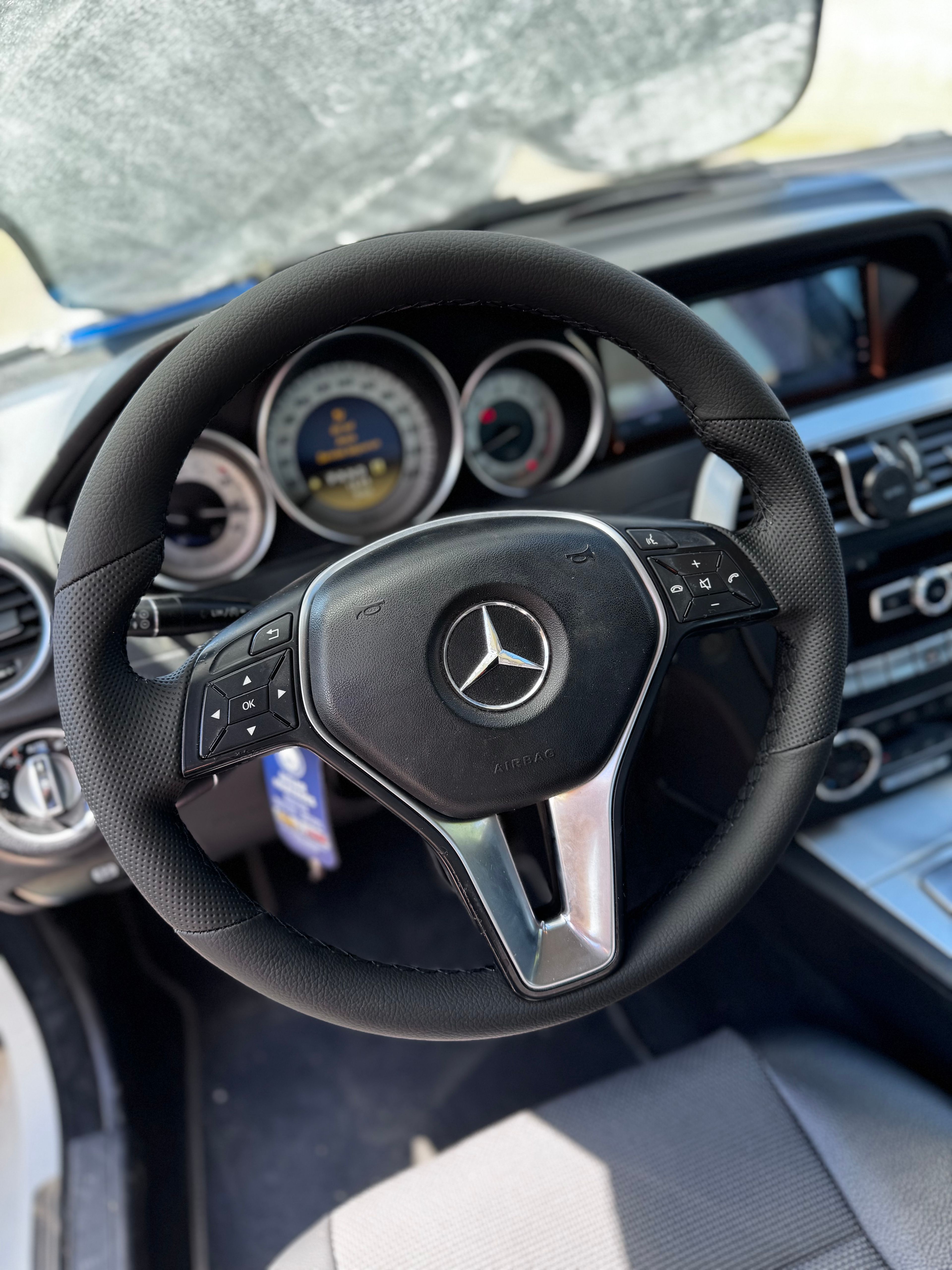 Mercedes C180 Araca Özel Dikmeli Direksiyon Kılıfı