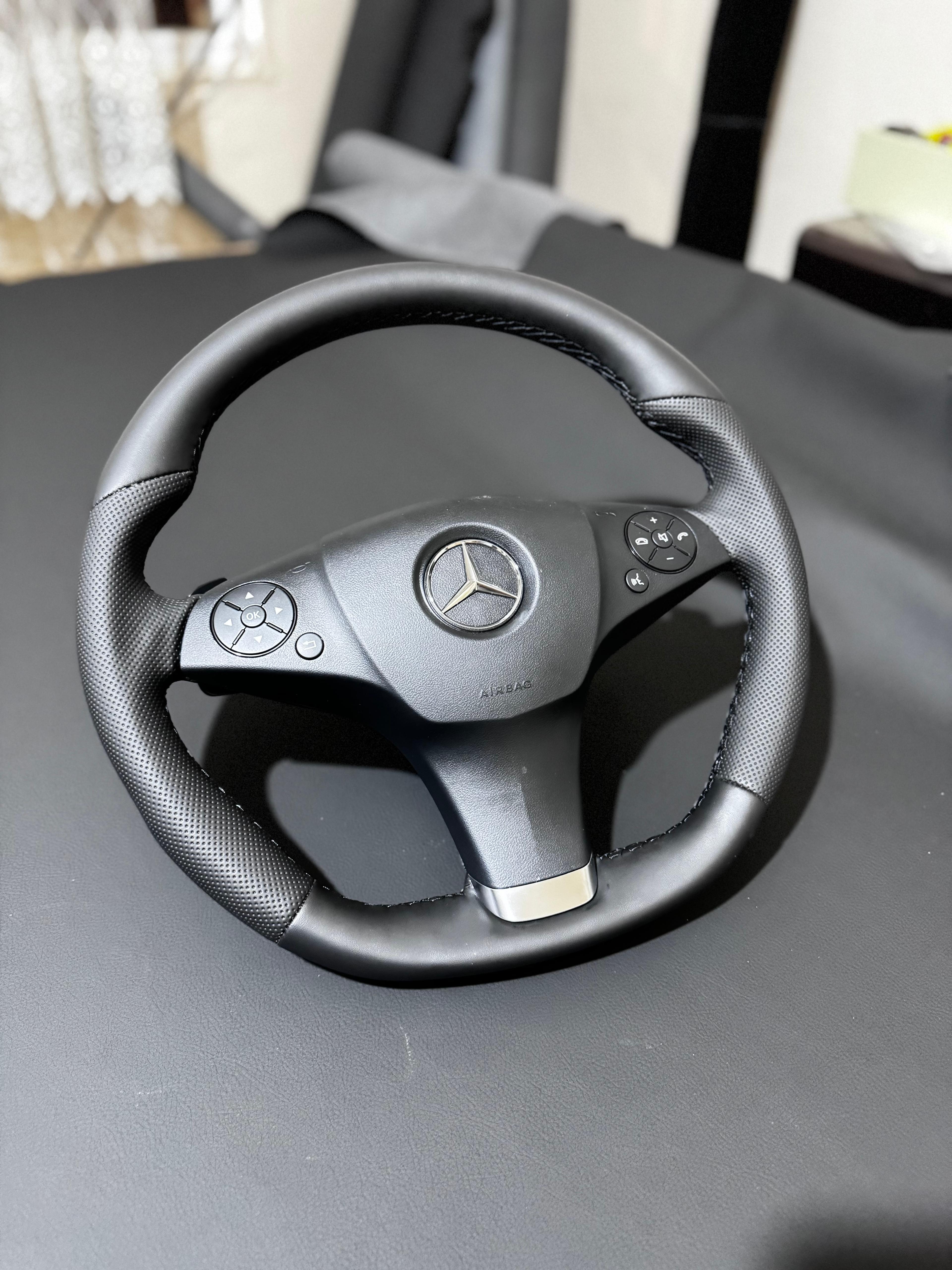 Mercedes C180 Araca özel Dikmeli direksiyon kılıfı(Noktalı-Bentley)