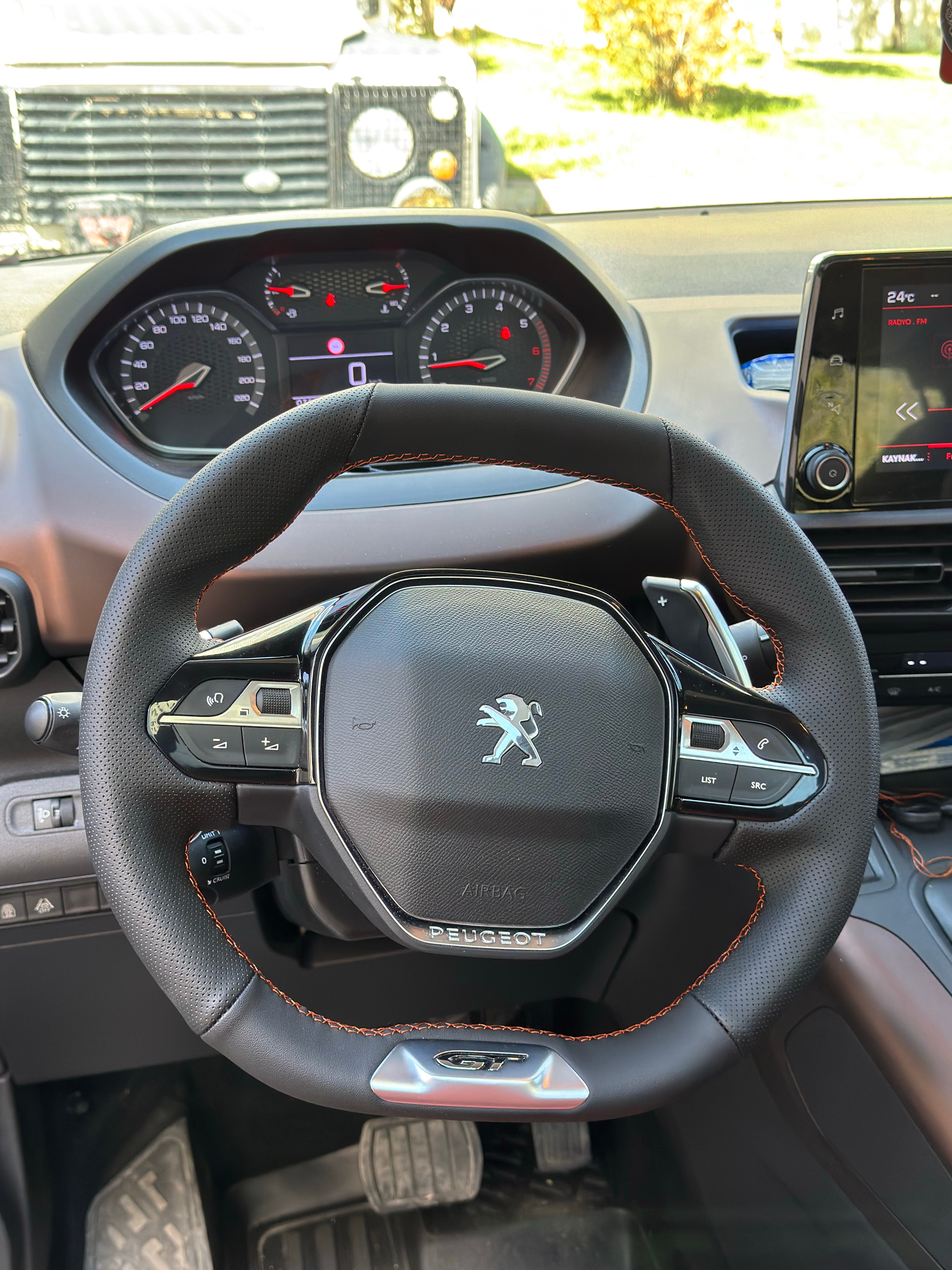 Peugeot Rifter GT Araca Özel Dikmeli Direksiyon Kılıfı 