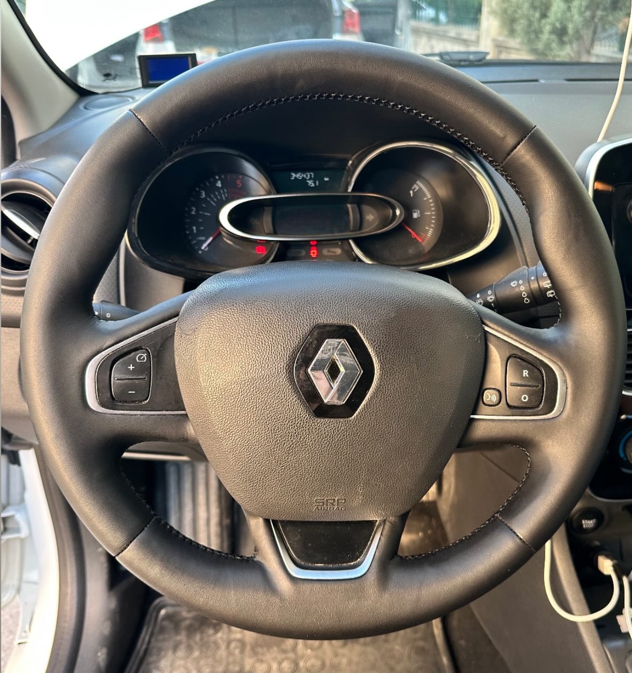 Renault Clio 4,5 faz2 Araca Uyumlu Dikmeli Direksiyon Kılıfı 
