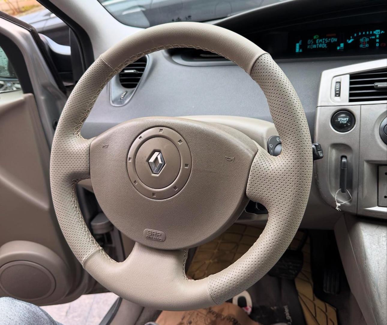 Renault Megane2 Araca Özel Dikmeli Direksiyon Kılıfı (megane beji)