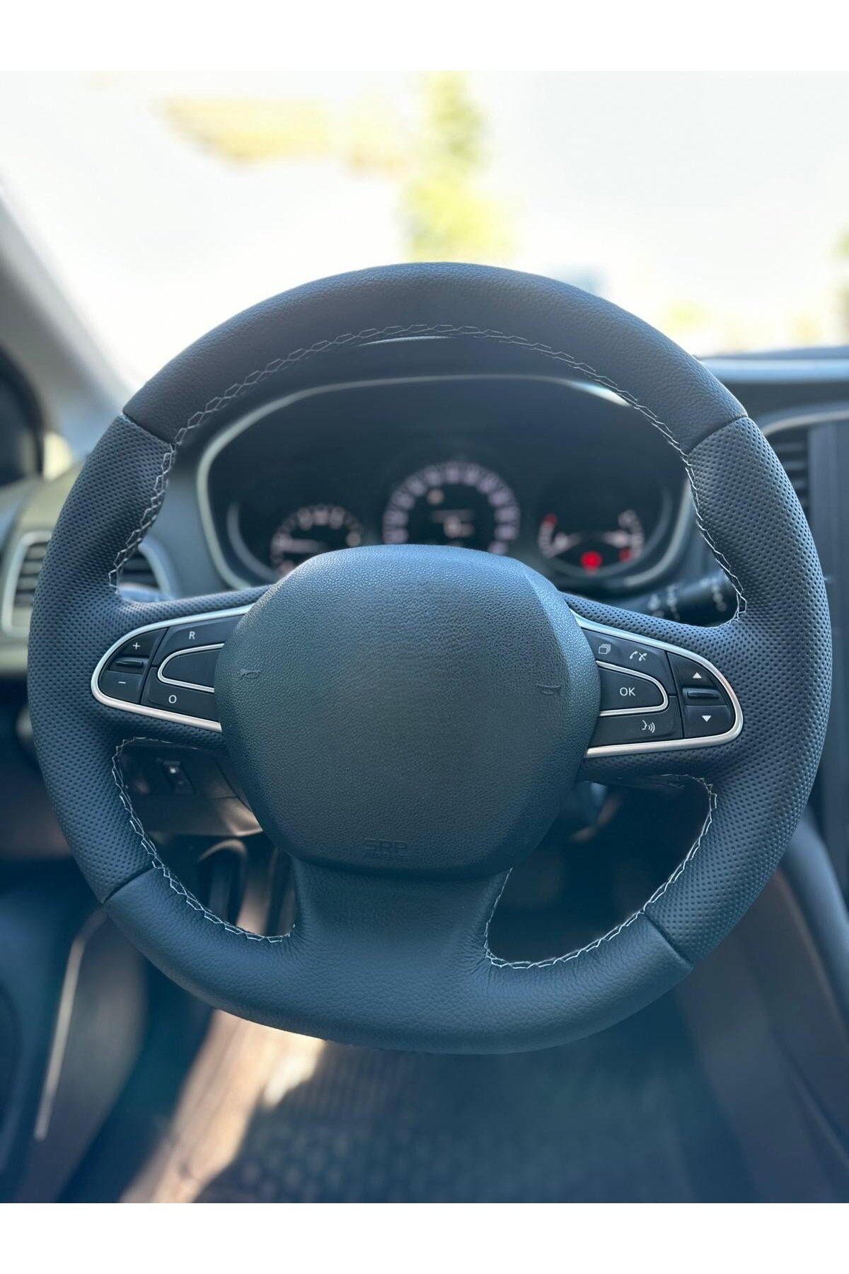 RENAULT MEGANE 4 ARACA ÖZEL DİKMELİ DİREKSİYON KILIFI(AÇIKLAMAYI OKUYNZ)