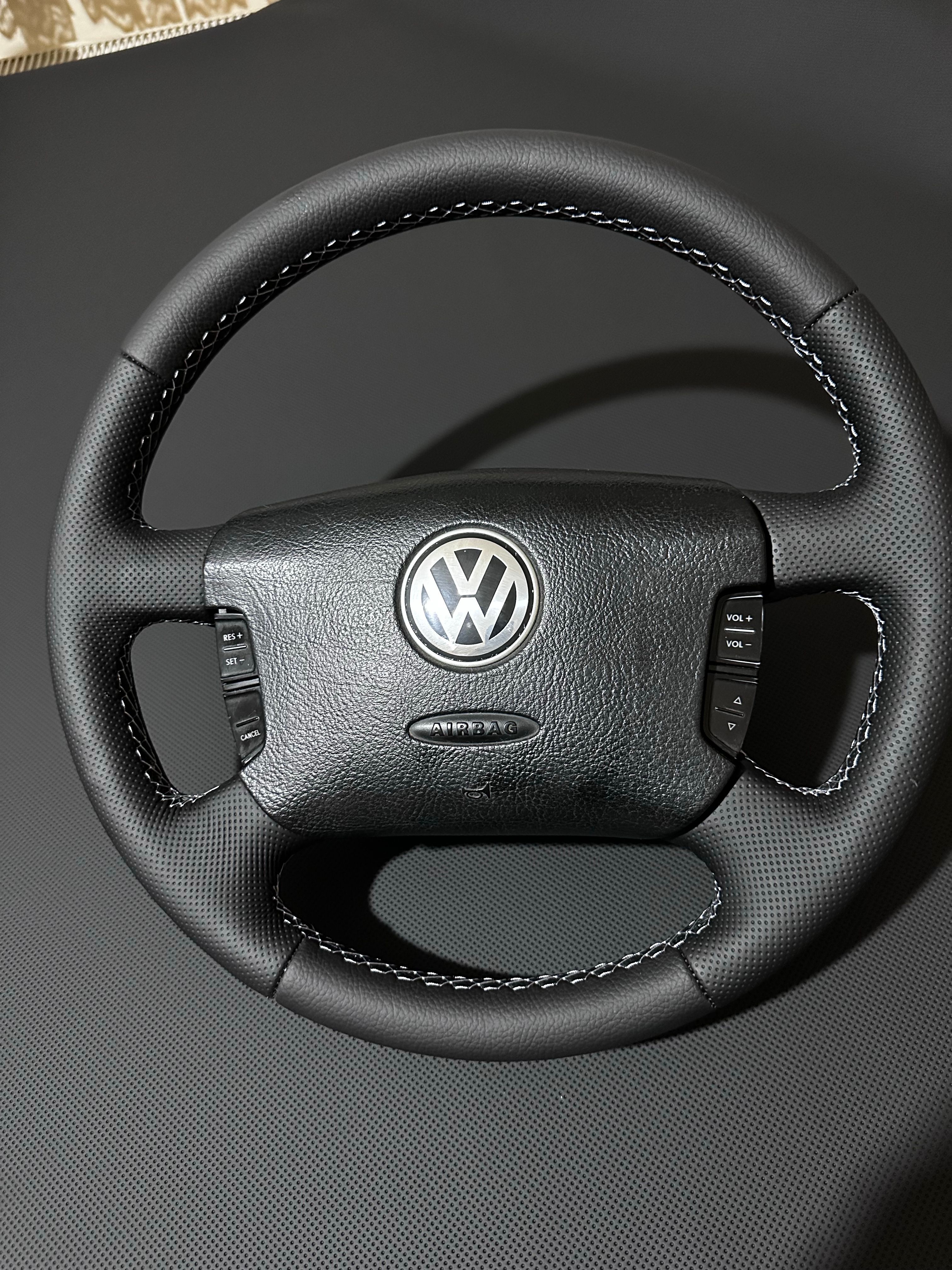 Volkswagen Passat B5,5 Araca özel Dikmeli Direksiyon Kılıfı 