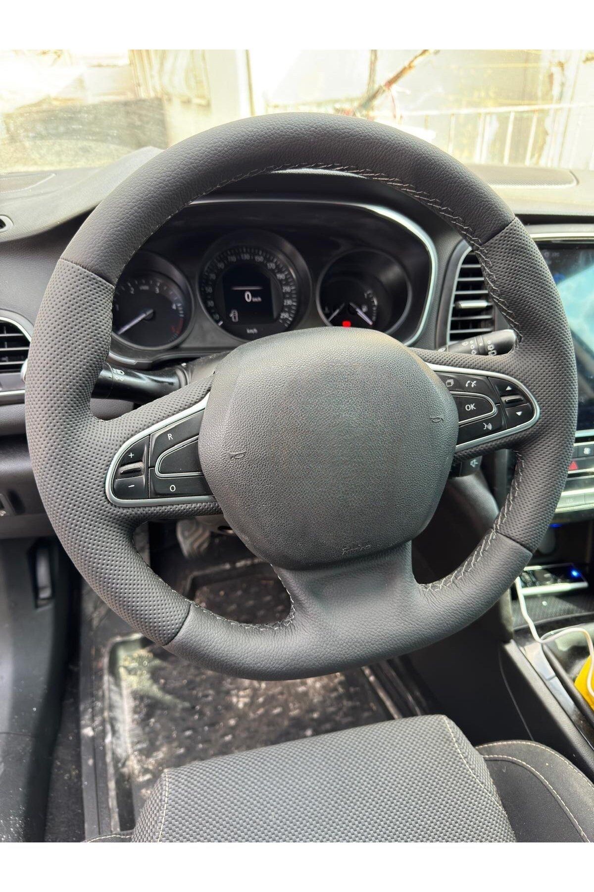 RENAULT MEGANE4 ARACA ÖZEL DİKMELİ DİREKSİYON KILIFI (AÇIKLAMAYI OKUYUNUZ)