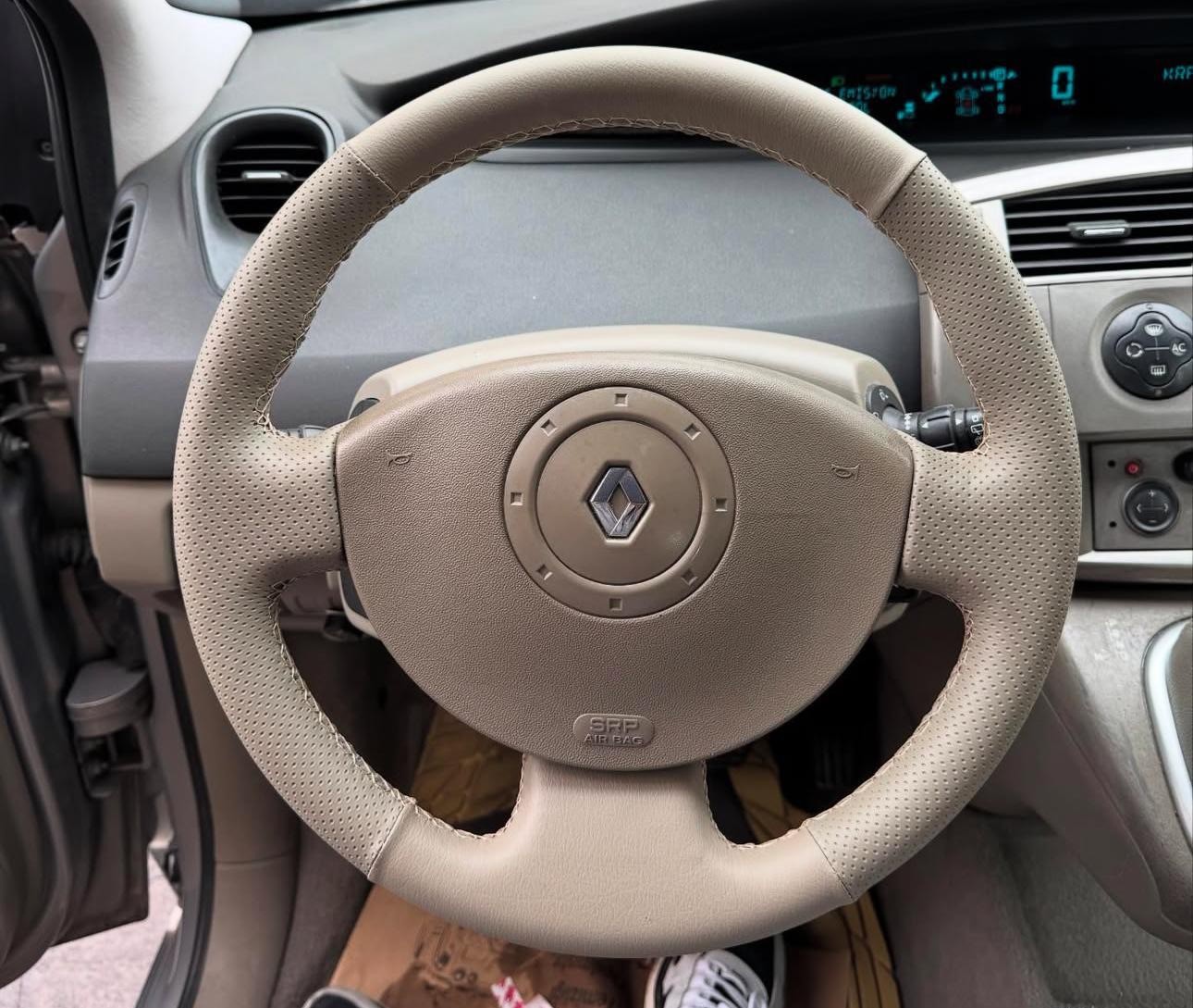 Renault Megane2 Araca Özel Dikmeli Direksiyon Kılıfı (megane beji)