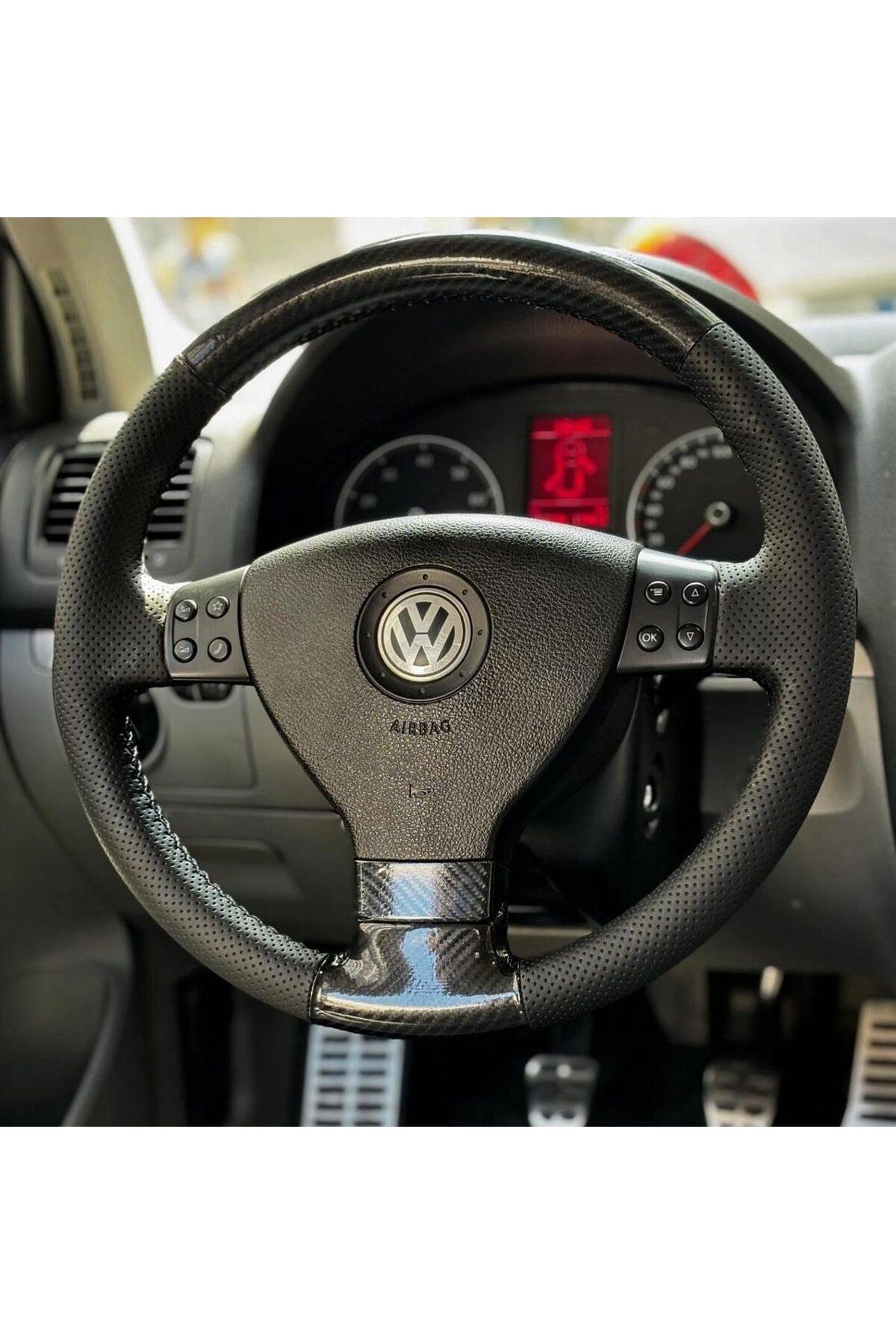 VOLSWAGEN GOLF 5-POLO ARACA ÖZEL DİKMELİ DİREKSİYON KILIFI(MİCROFİBER CARBON-NOKTALI)