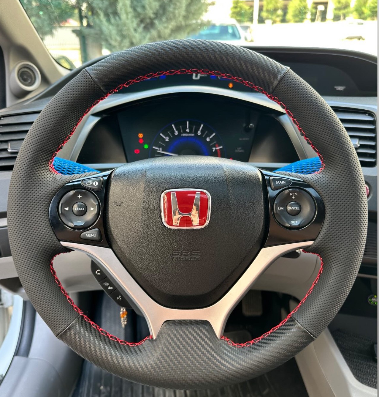 Honda FB7 Araca Uyumlu Dikmeşi Direksiyon Kılıfı(Noktalı-Carbon)