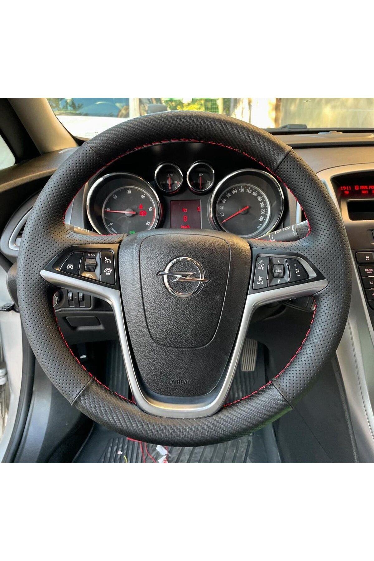 OPEL ASTRA J ARACA ÖZEL DİKMELİ DİREKSİYON KILIFI(PLASTİK DİREKSİYON)KIRMIZI İPLİ