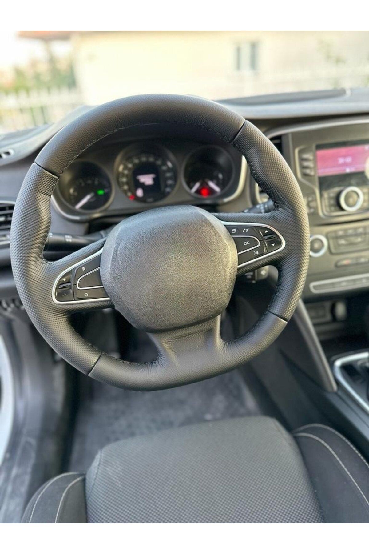 Renault Megane4 Araca Özel Direksiyon Kılıfı (NOKTALI-CARBON) PLASTİK DİREKSYON(AÇIKLAMAYI OKUYNZ)