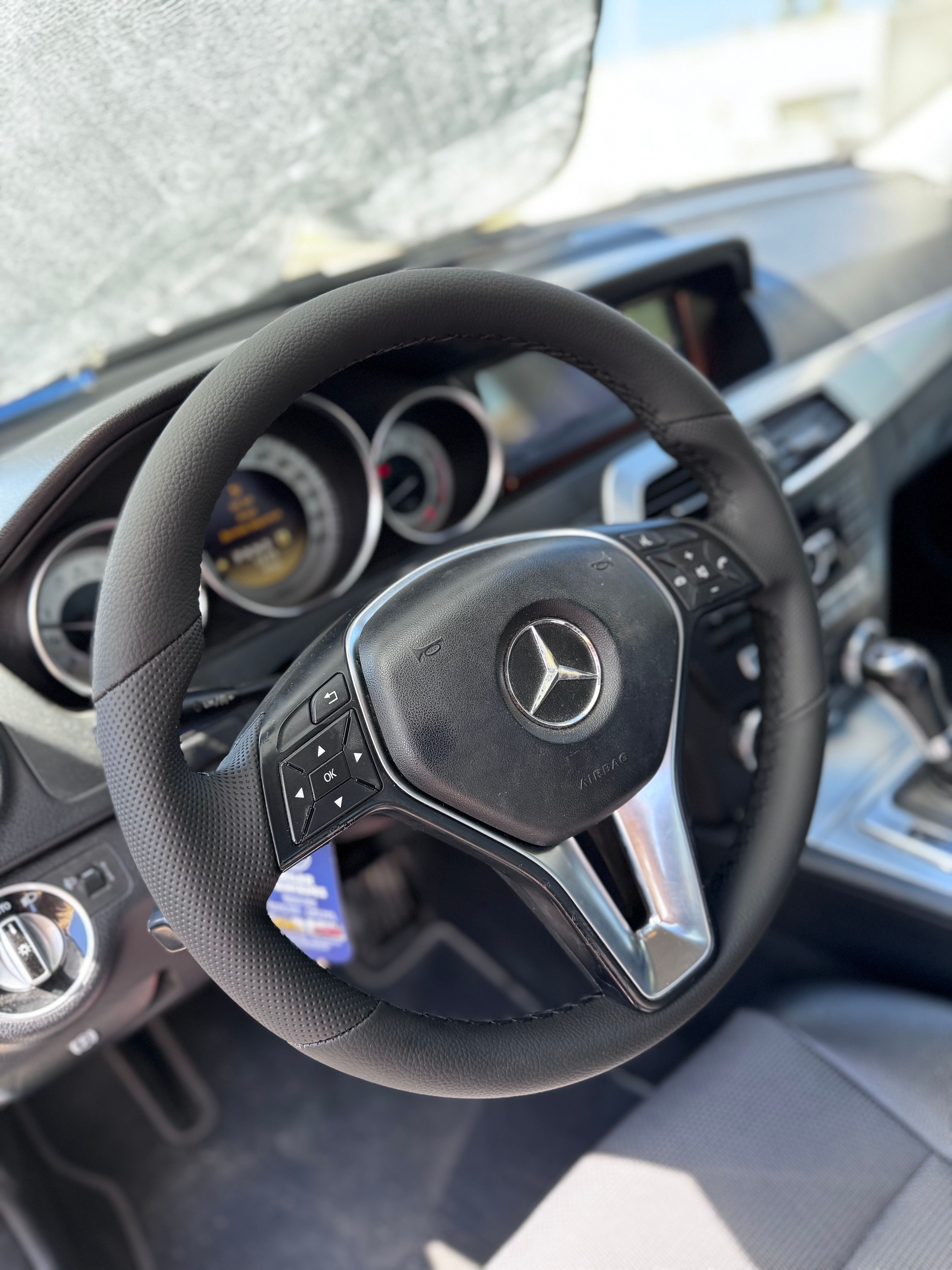 Mercedes C180 Araca Özel Dikmeli Direksiyon Kılıfı