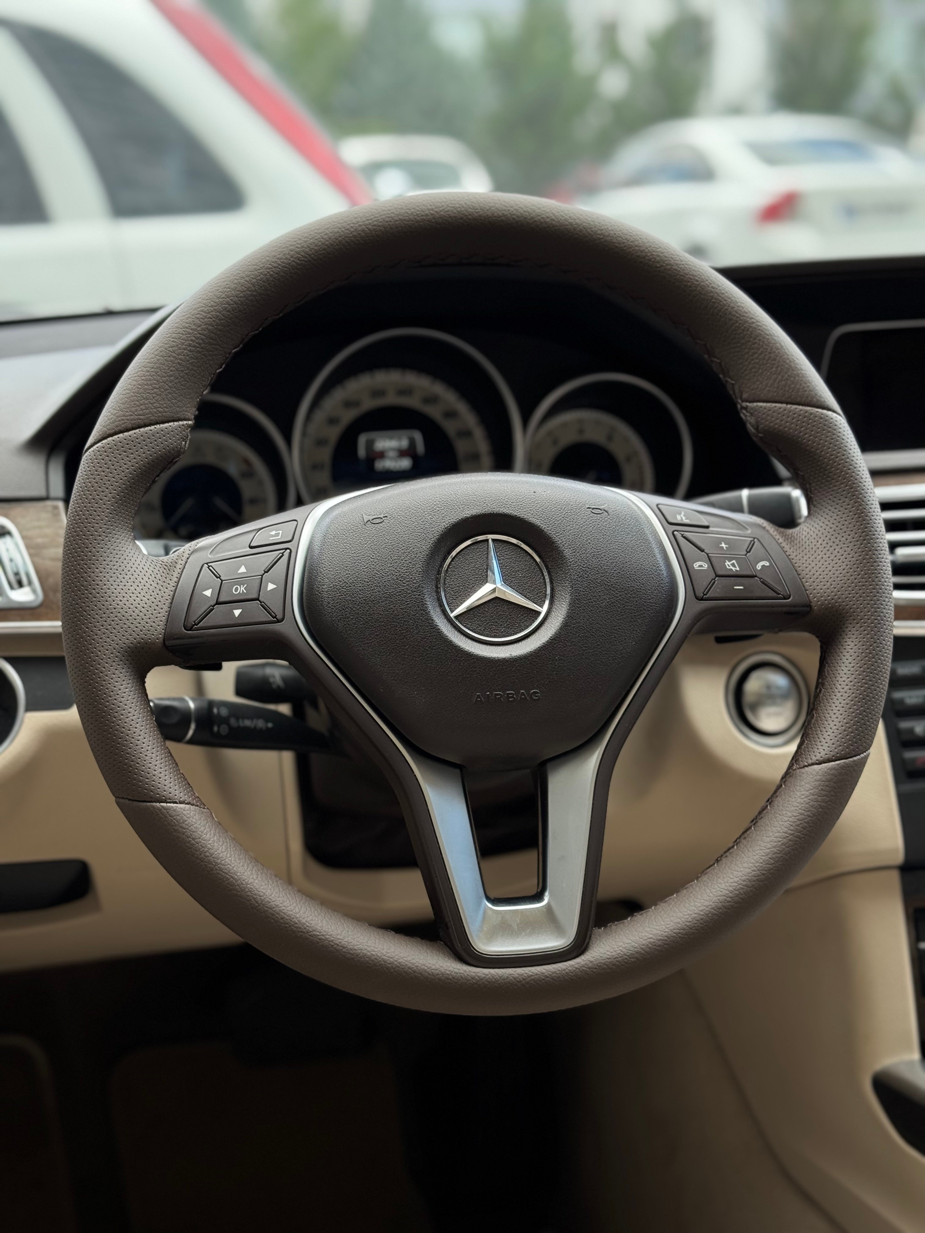 Mercedes E180 Araca Özel Dikmeli Direksiyon Kılıfı